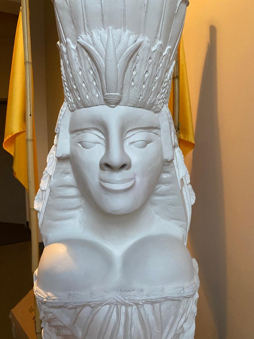 Escultura de jardín, contemporánea. Esfinge Nórdica, La Esfinge de Ruibarbo Piedra de molde en venta