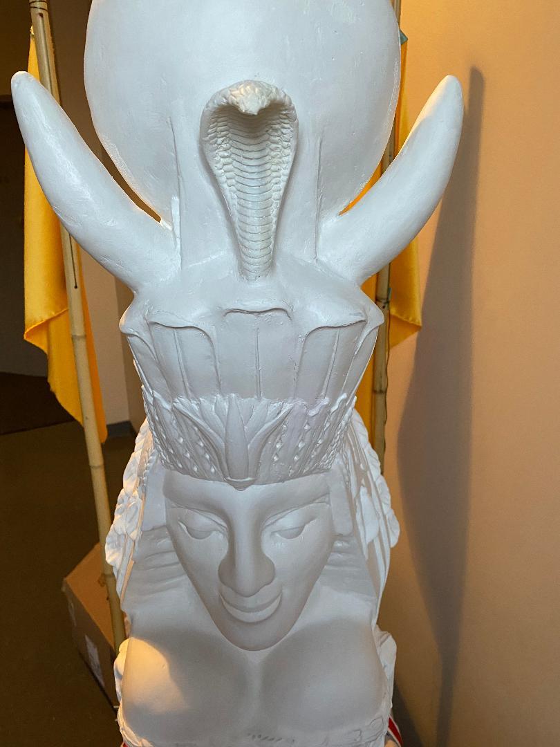 Escultura de jardín, contemporánea. Esfinge Nórdica, La Esfinge de Ruibarbo en venta 1