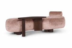 Diván «Minho» de DEDAR en Oak Oak y rosa «Thé», con tapizado de terciopelo de seda, de Greenapple