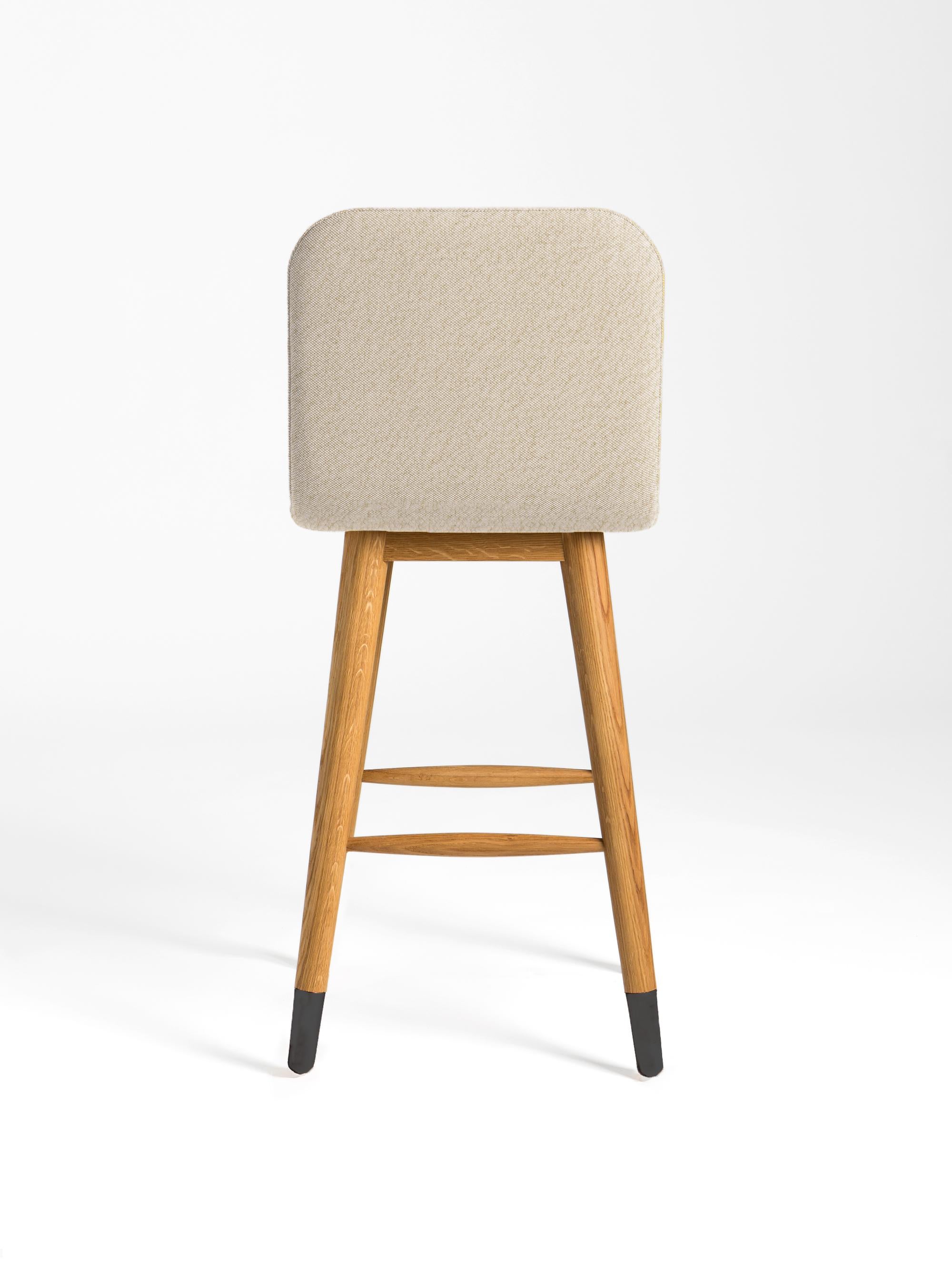 Turco Sgabello da bar Mistral contemporaneo in Oak e bouclè bianco in vendita