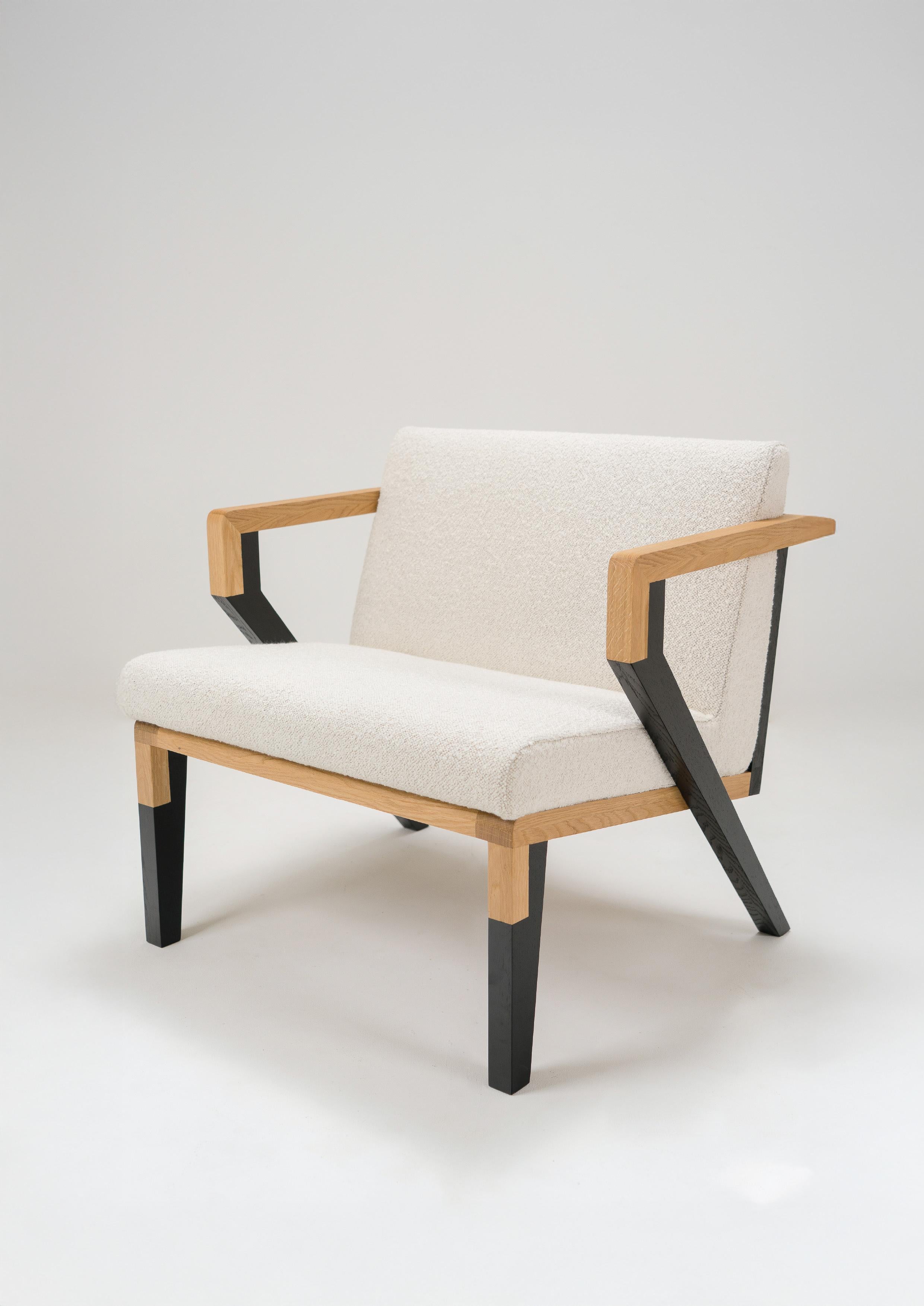 Contemporary Oak Lounge Chair Two-Tone Wood & Bouclé Upholstery – Oillin Model For Sale 2