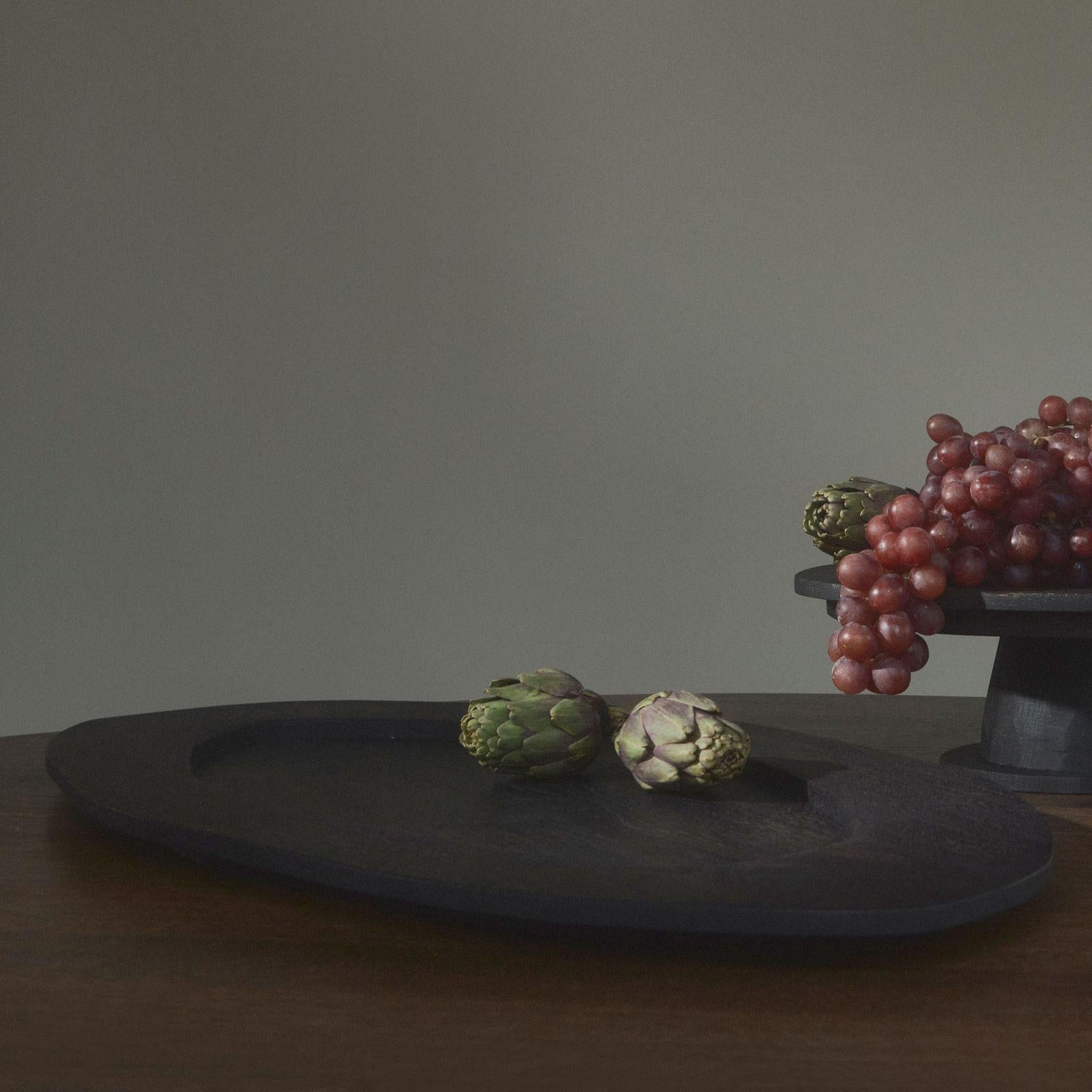 Contemporary Oak Pedestal Plate 'C+J', Fora Projects  (21. Jahrhundert und zeitgenössisch)