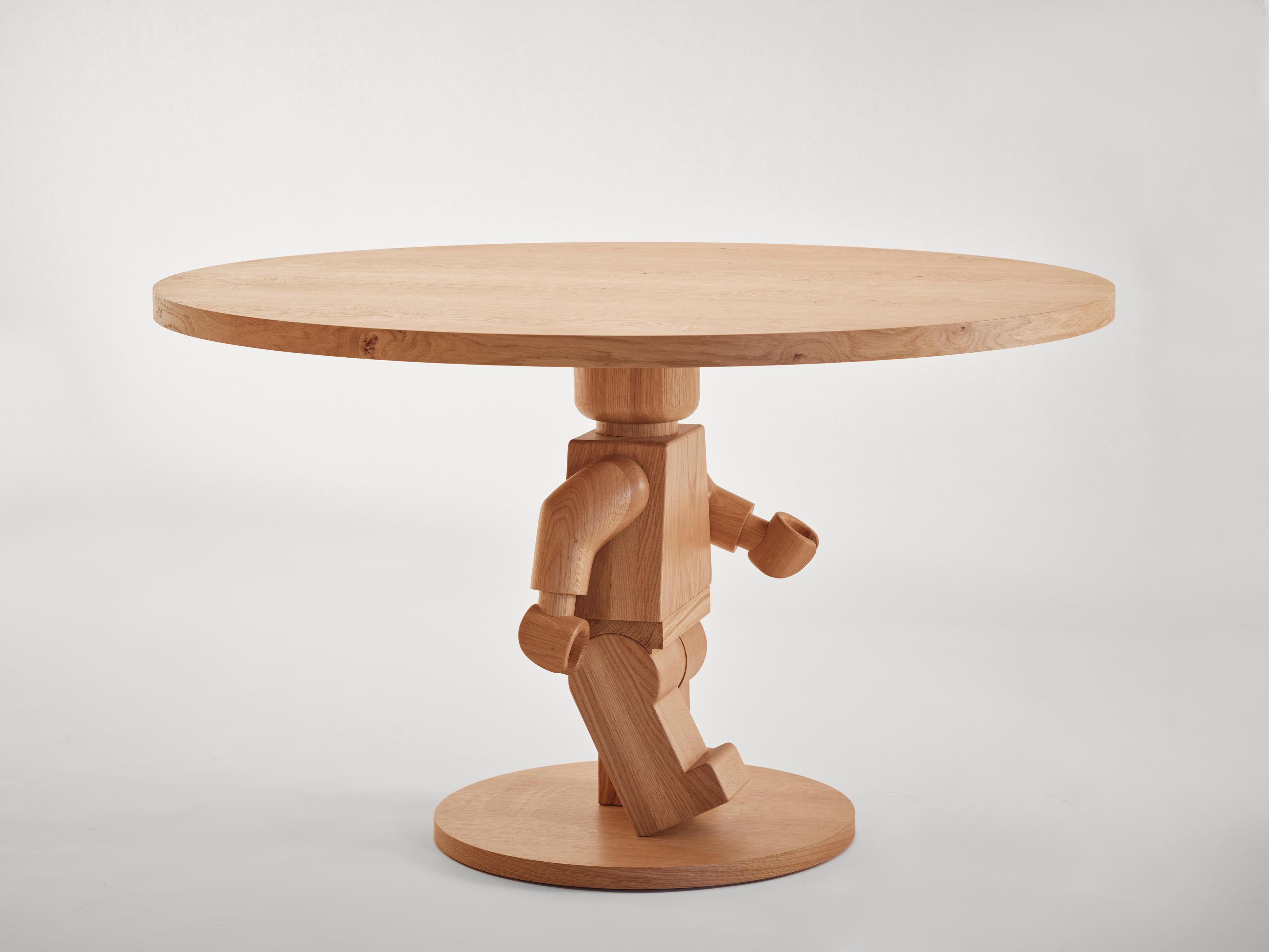 Table ronde contemporaine en Oak avec piètement en sculpture Lego, pour SoShiro by Interni en vente 1