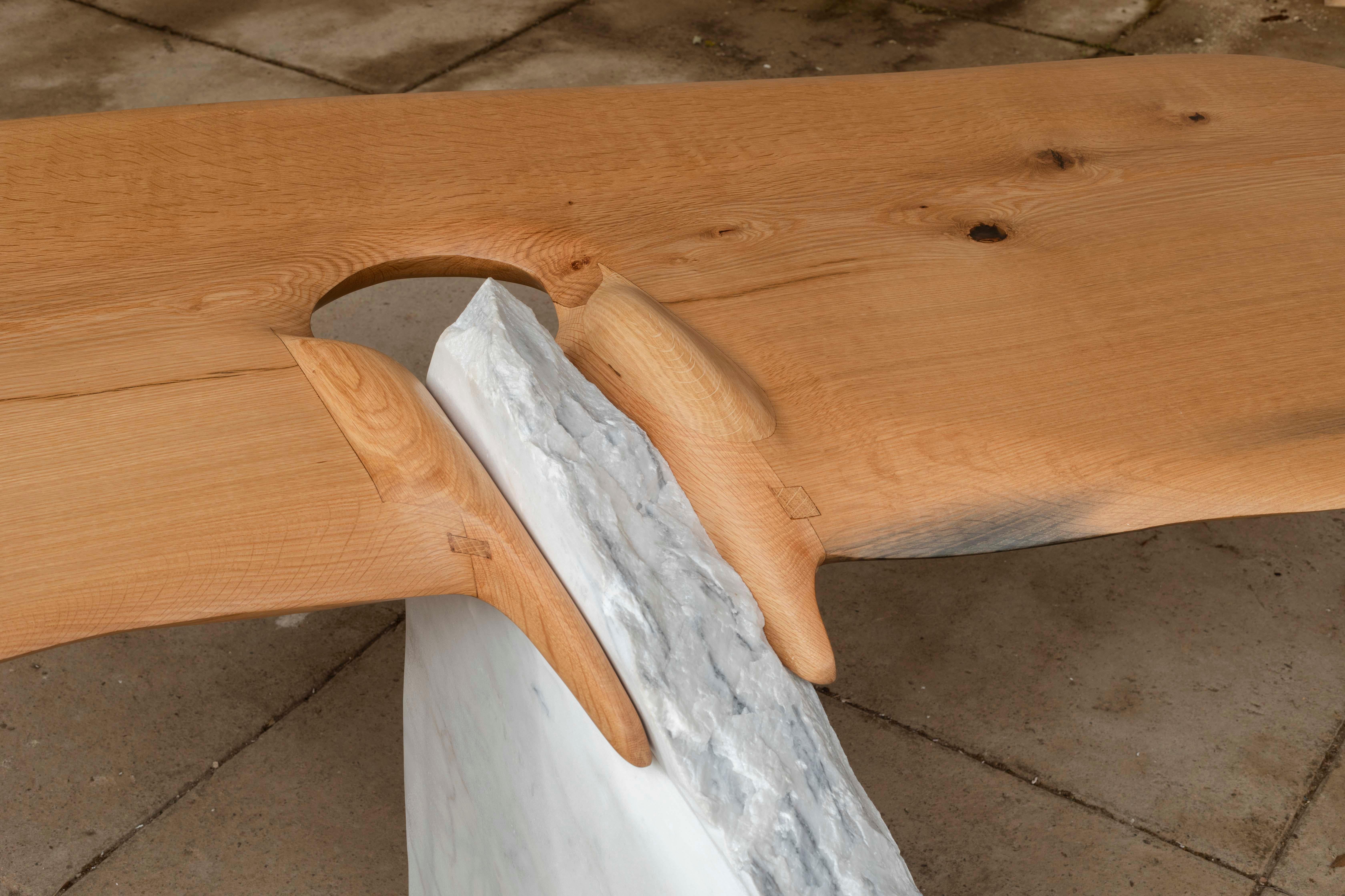 Contemporary Oak Wood Mesa Schreibtisch (Marmor) im Angebot
