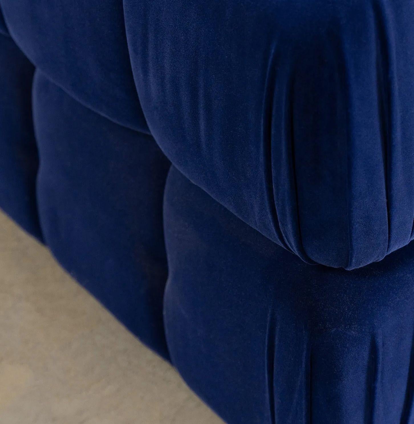 Conjunto modular contemporáneo OAM de sofá y otomana azul cobalto profundo Siglo XXI y contemporáneo en venta