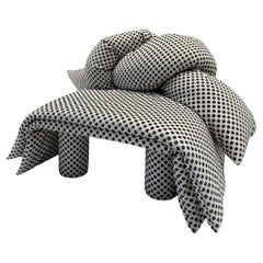 Poltrona contemporanea "Obi Kioto" Kravet Posie Dot Navy Black Edition Mizumi