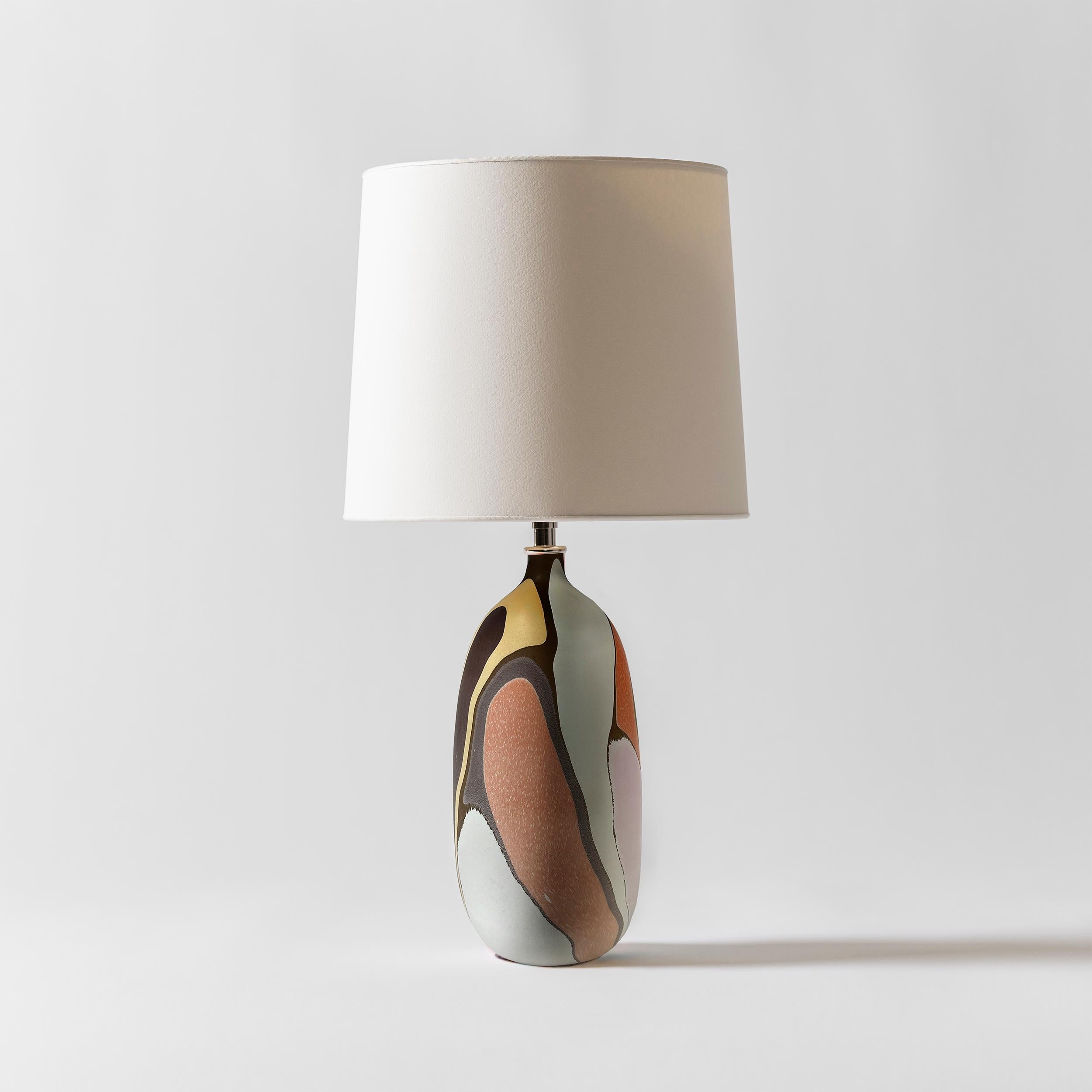 Americano Lampada da tavolo contemporanea Oblong Marbled Granada di Elyse Graham in vendita