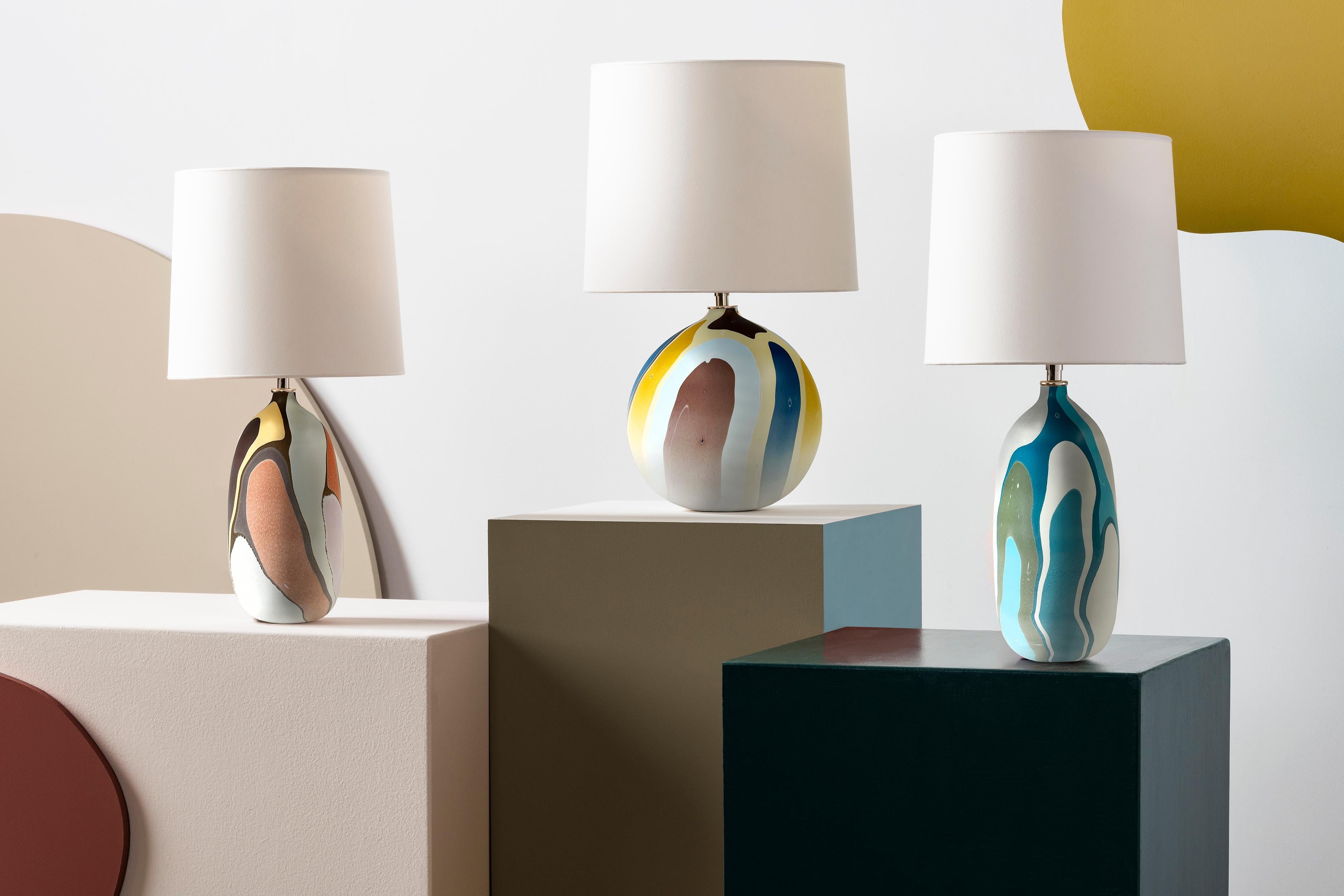 Calco Lampada da tavolo contemporanea Oblong Marbled Granada di Elyse Graham in vendita