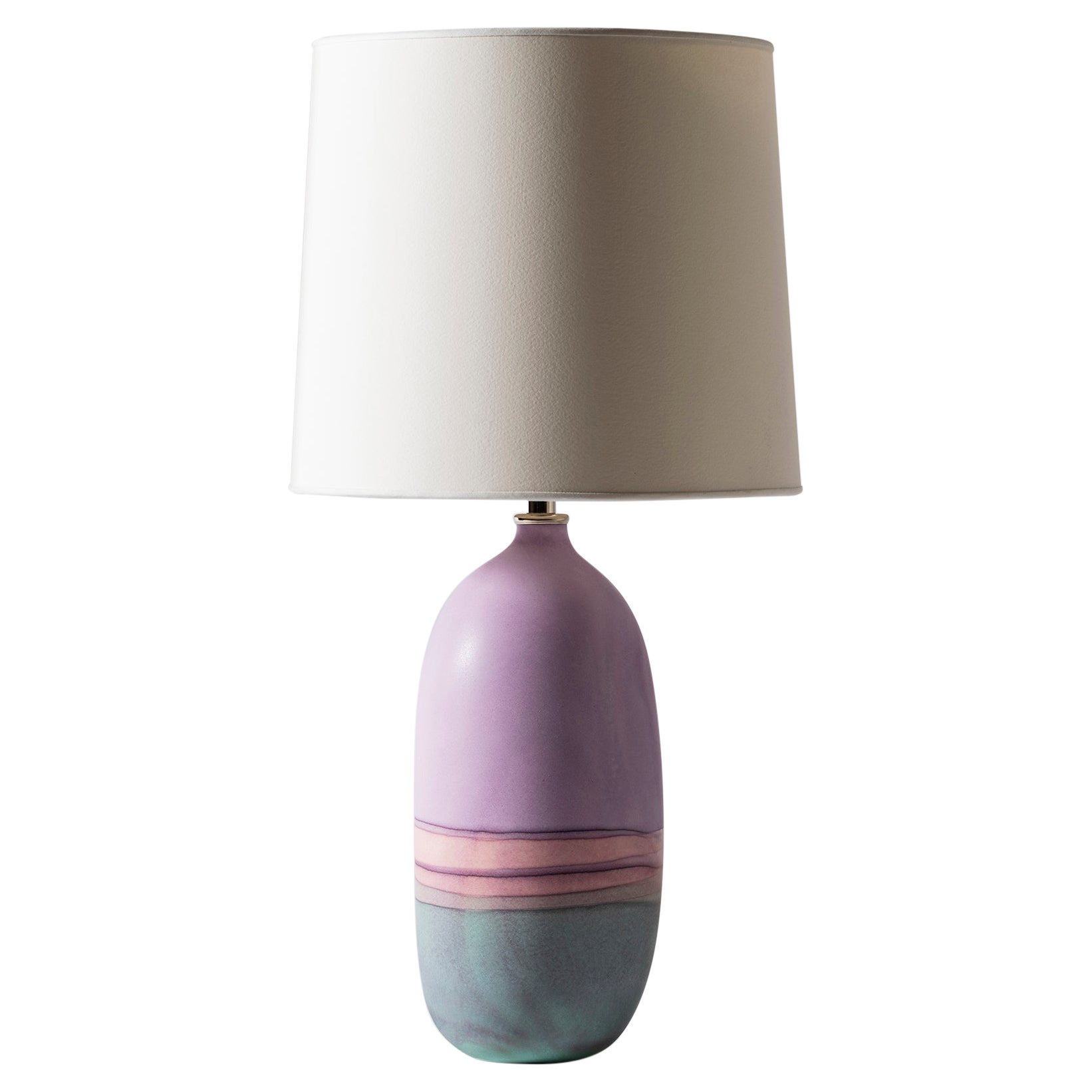 Lámpara de sobremesa contemporánea oblonga de mercurio en ombre lila by Elyse Graham