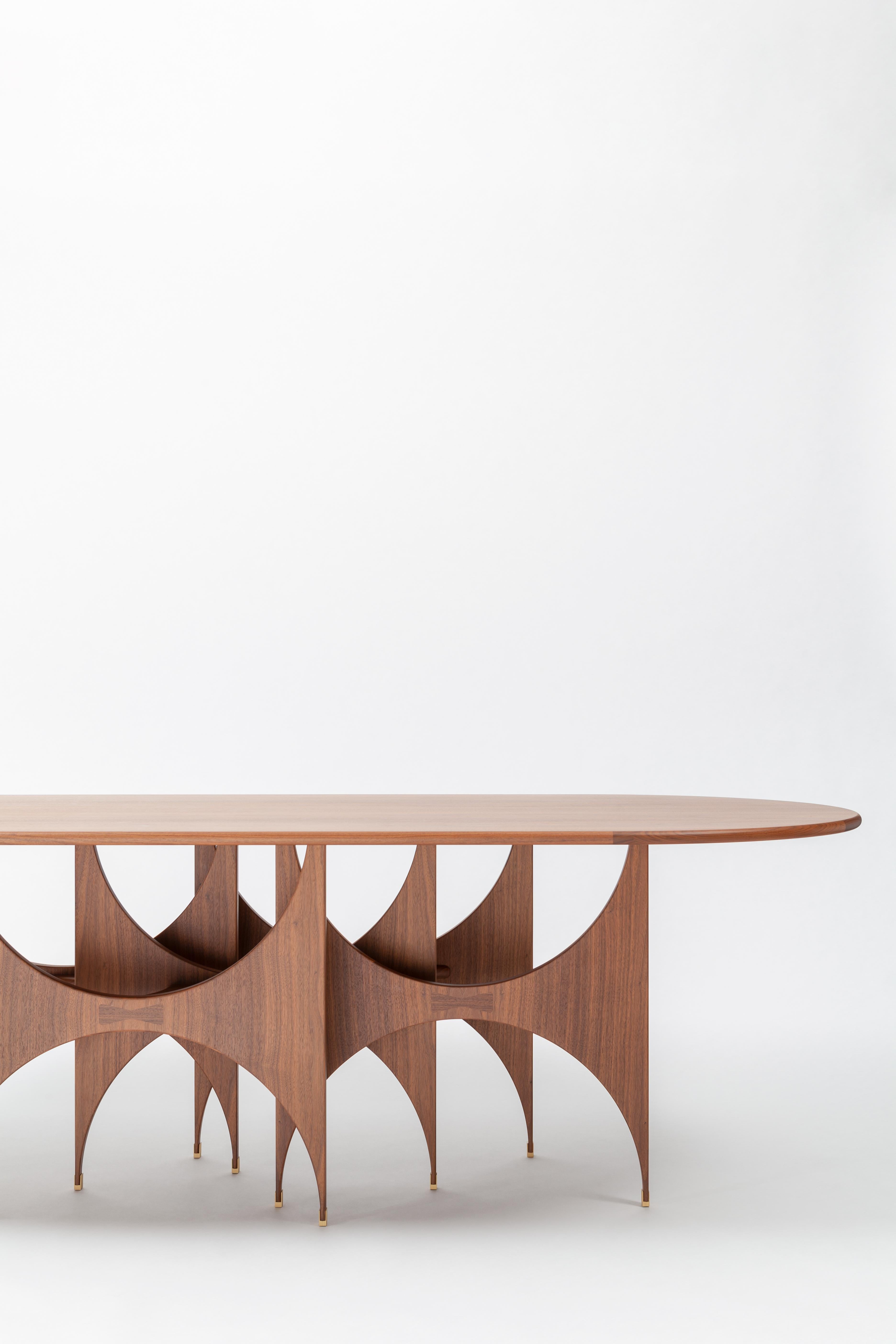 The 'Butterfly in the dining table version made of solid wood is a project that Hannes Peer together with Claudio Spotti of SEM have been pursuing for a long time. The final decision came in view of the Salone 2021. The aim was to create a piece of