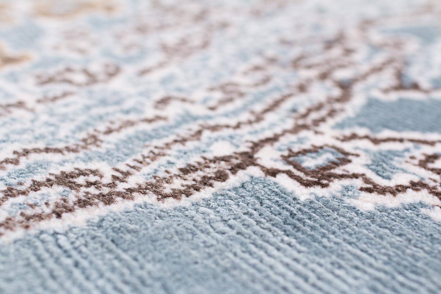 XXI secolo e contemporaneo Tappeto da giardino personalizzato AM Contemporary Oceanic Modern Abstract Blue Area Rug Capri by Joseph Carini in vendita