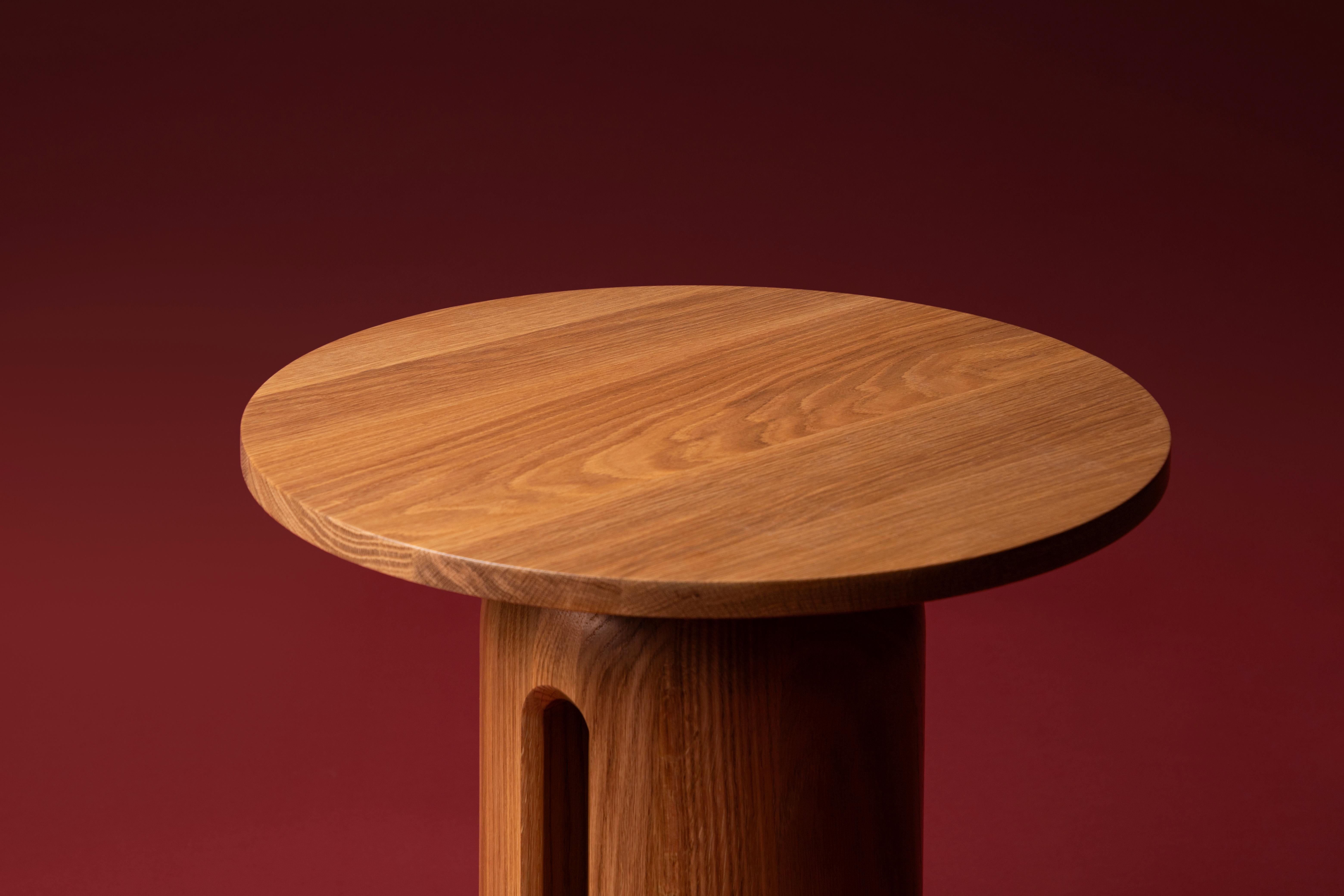 Table d'appoint contemporaine Oco en bois massif de Luteca pour l'intérieur et l'extérieur Neuf - En vente à New York, NY