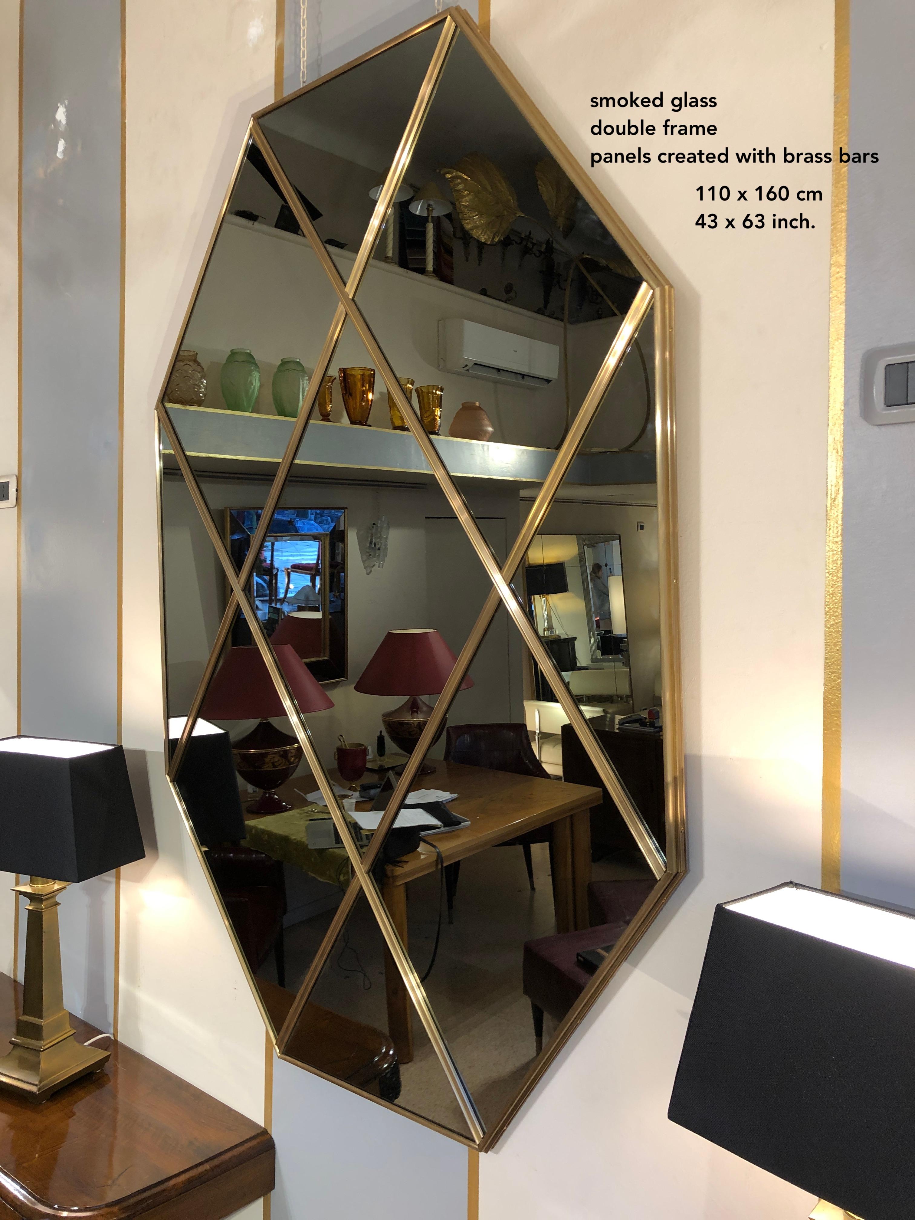 Laiton Contemporary Octagonal Art Deco Style Brass Paneled Smoked Mirror 120 X 90 CM en vente