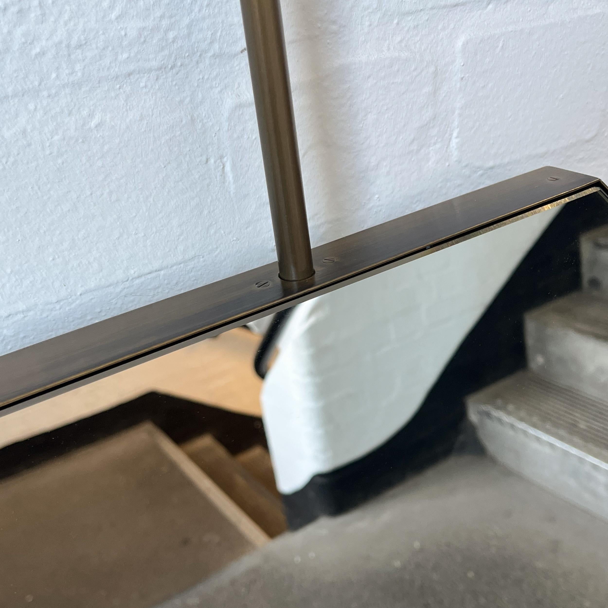 Patiné Miroir attenant octogonal contemporain du comptoir au plafond Cadre en bronze patiné en vente