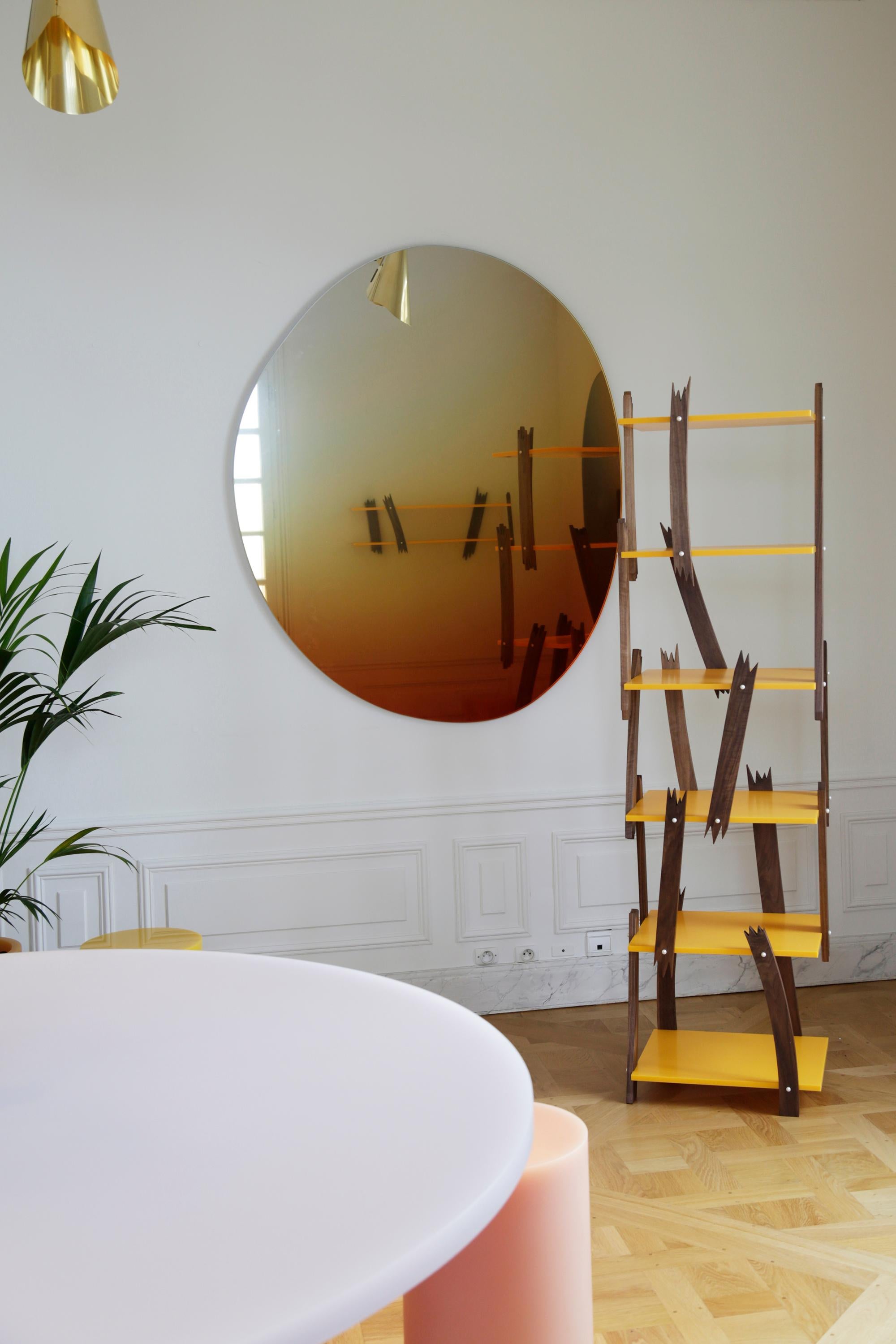 Zeitgenössischer Wandspiegel in runder Farbgebung #4  Sabine Marcelis, „Sonnenaufgang Orange“ (Niederländisch) im Angebot