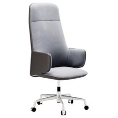 Chaise directionnelle contemporaine en cuir avec pieds rotatifs