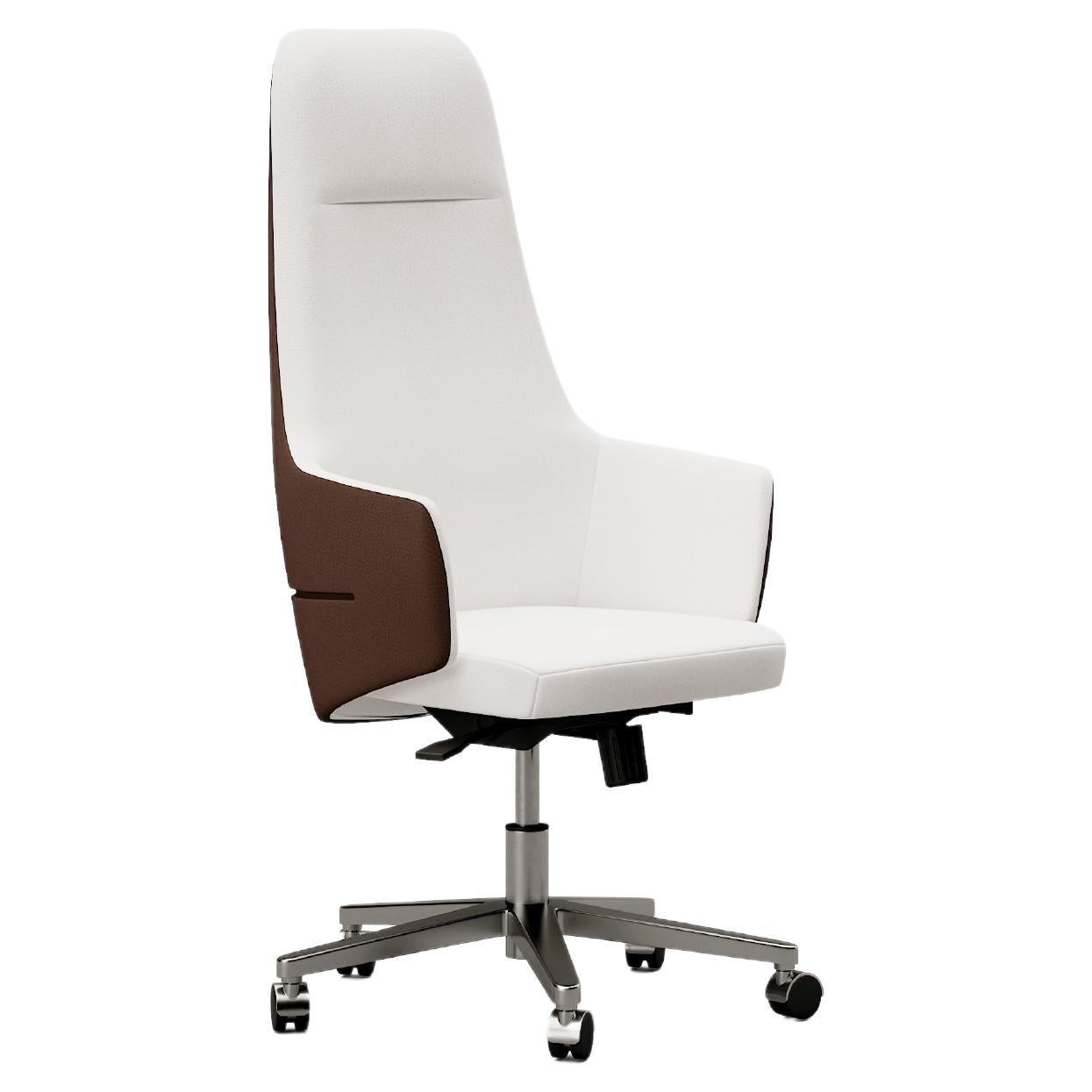 Contemporary Directional Chair in Leather with Rotating Legs For Sale