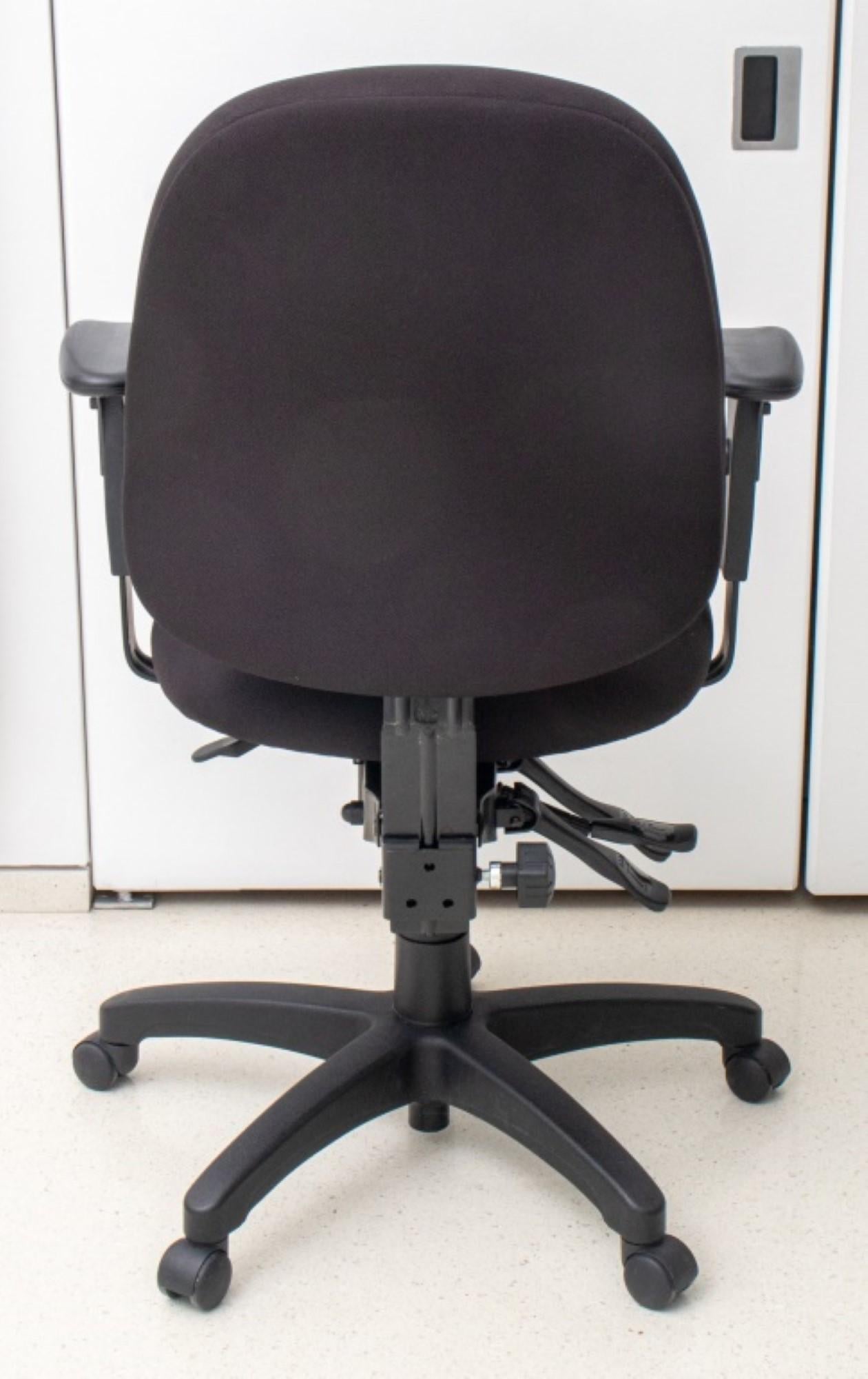 Contemporary Office Chair In Good Condition For Sale In New York, NY