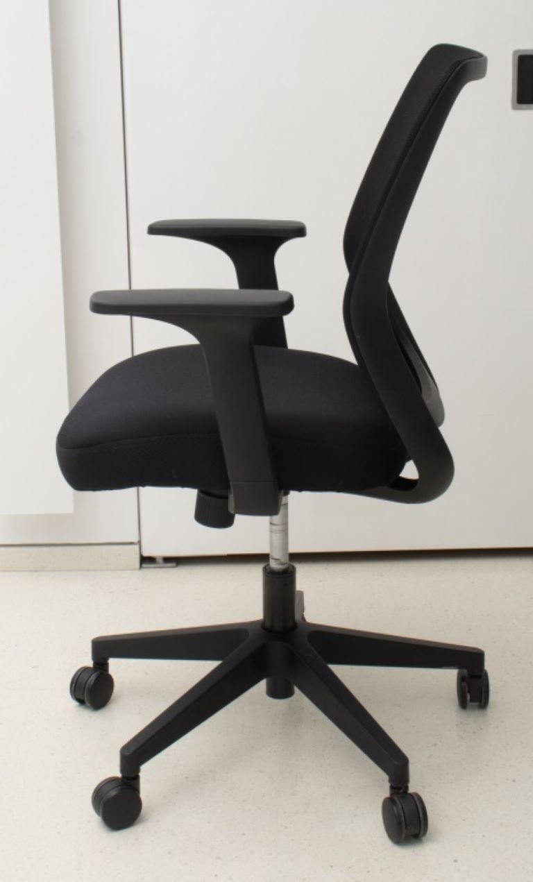 Contemporary Office chair In Good Condition For Sale In New York, NY