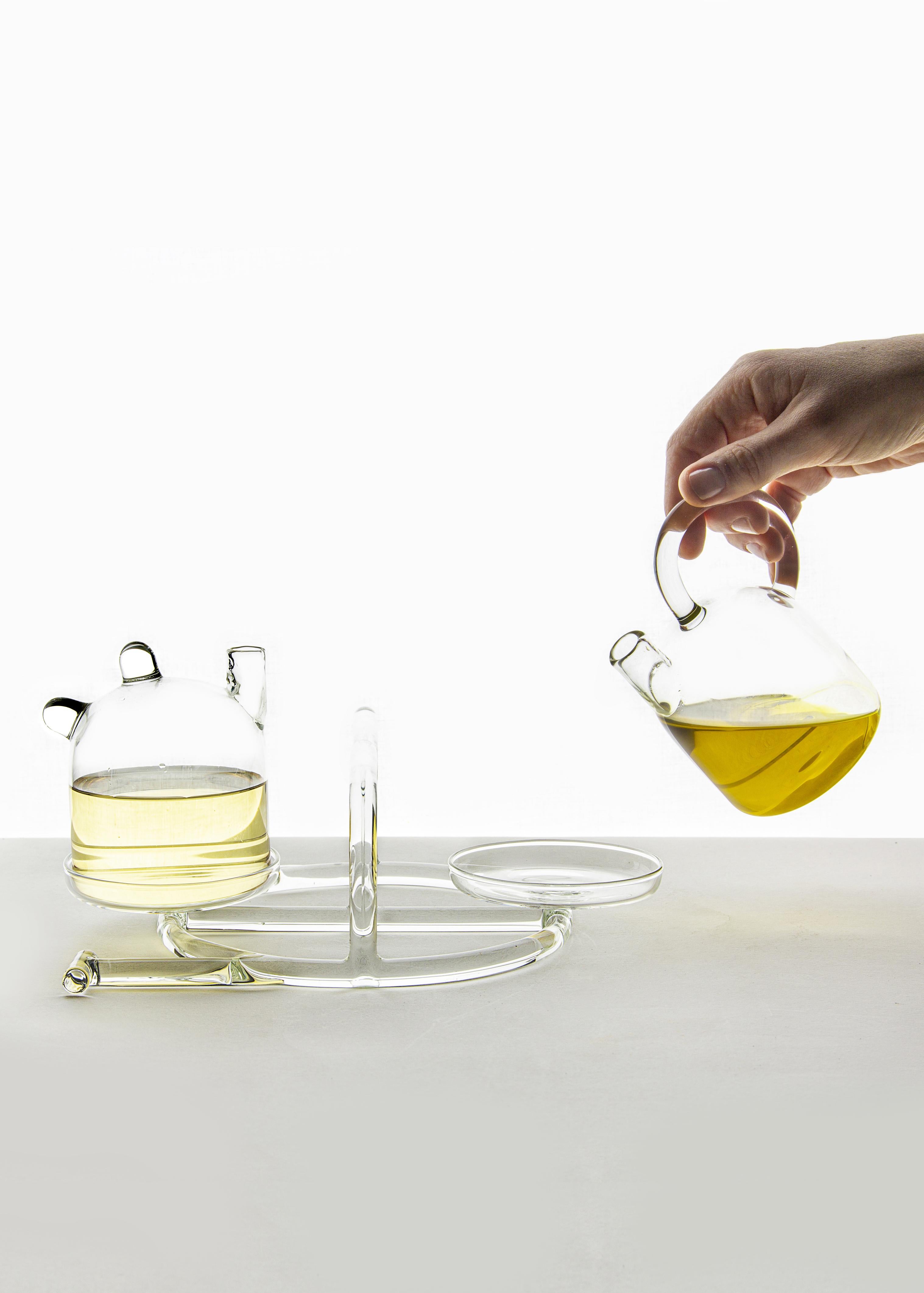 Zeitgenössisches Öl- und Vinegar-Krüge-Tischgeschirr/ Küchenbesteck, Glas, handgefertigt (Handgefertigt) im Angebot