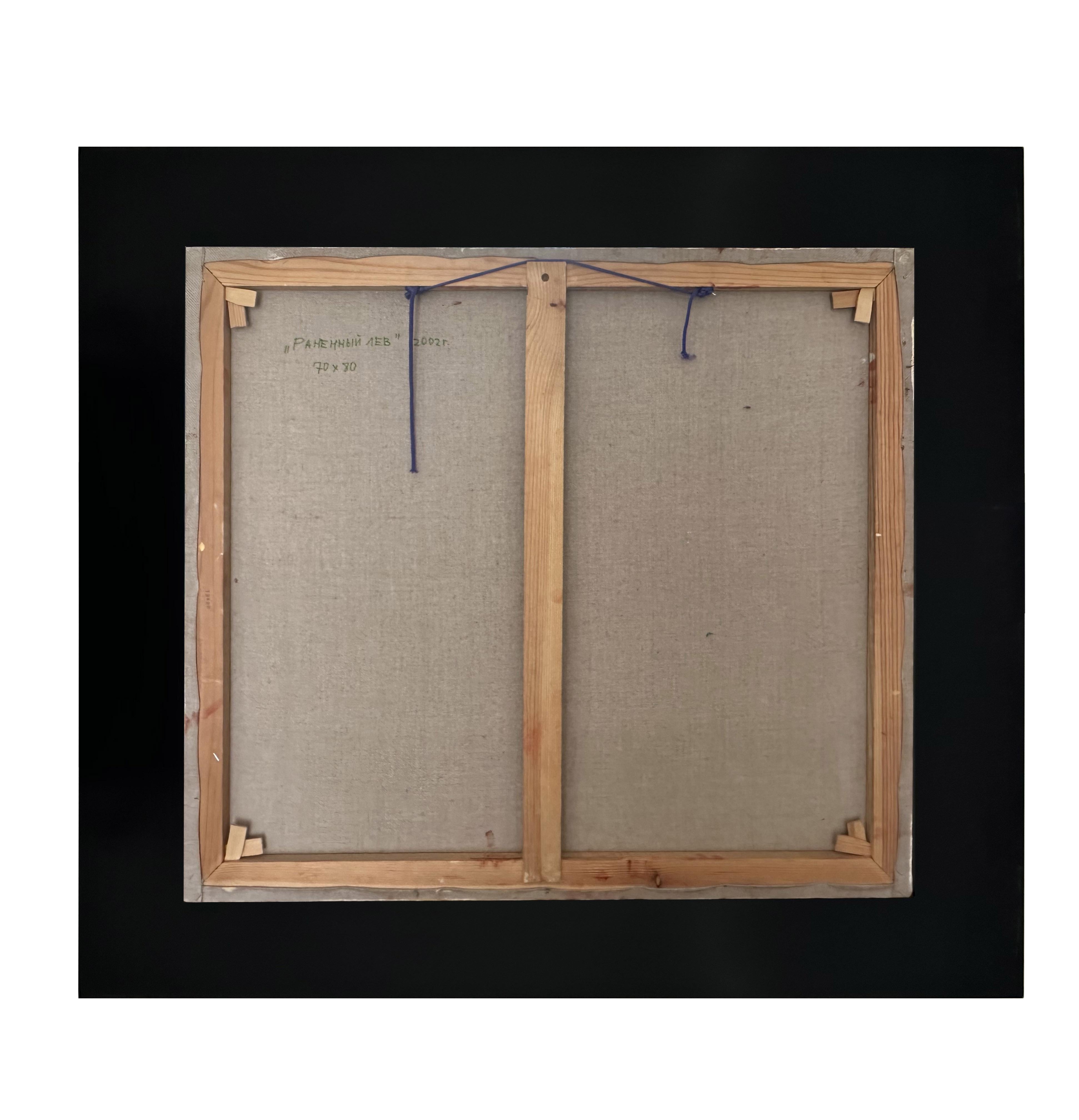 Pintura contemporánea al óleo sobre lienzo en marco de madera con pan de oro de 24 quilates 'León herido' Siglo XXI y contemporáneo en venta