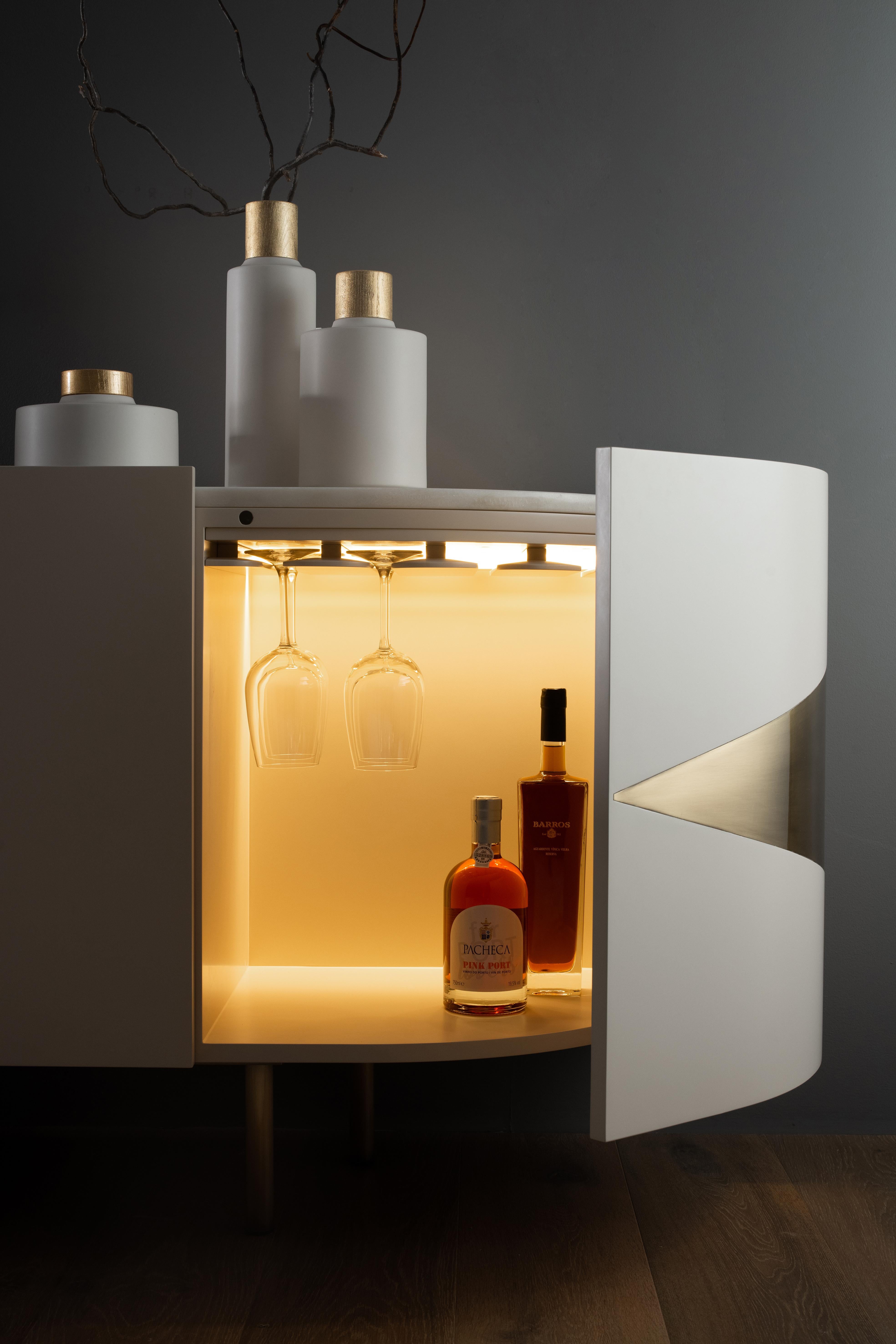 Portoghese Credenza contemporanea in marmo calacatta Oliver, realizzata a mano da Greenapple in vendita