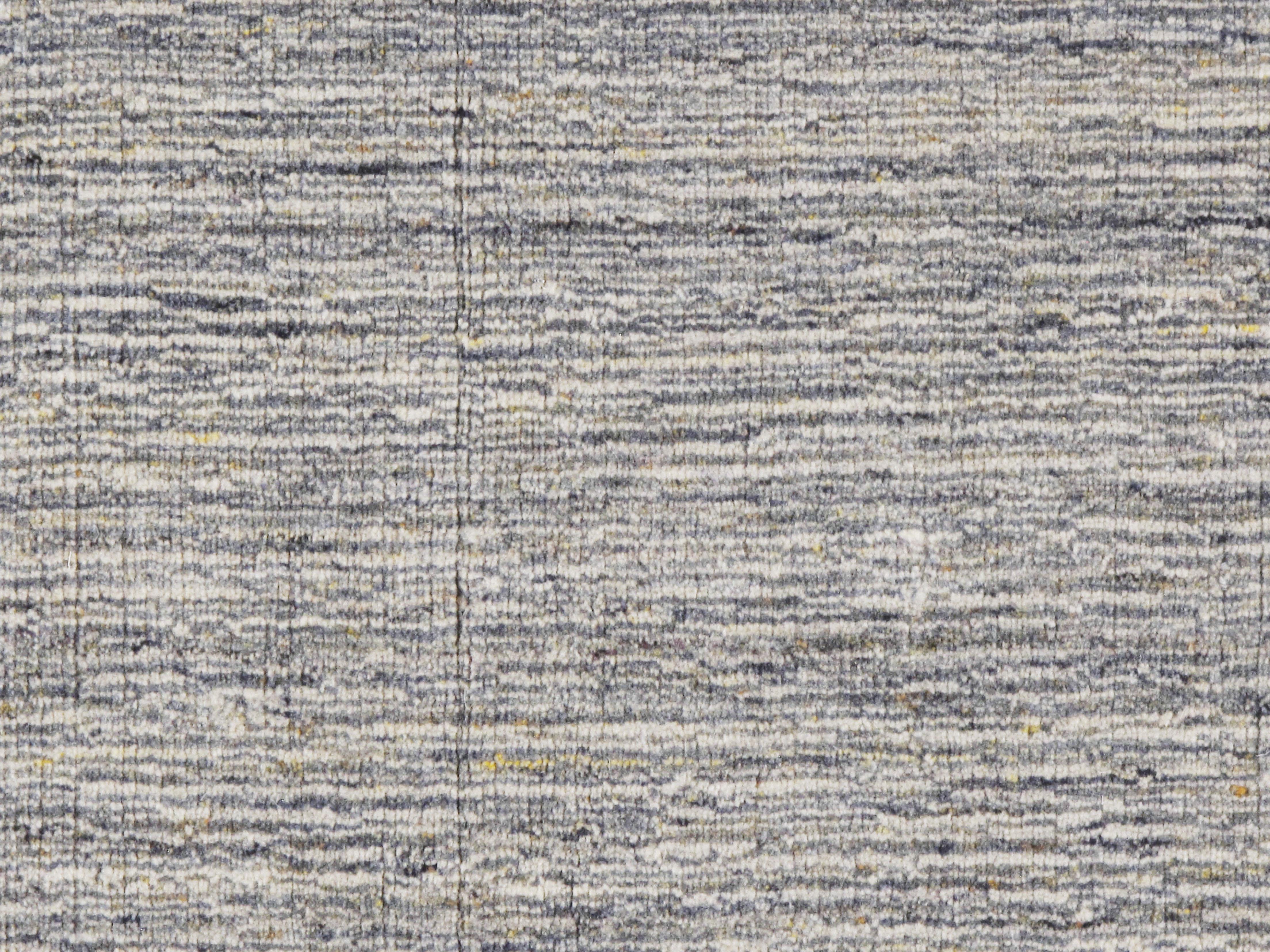 Tappeto contemporaneo Omni argento carbone avorio 4' x 6'. Un tappeto contemporaneo annodato a mano con un motivo semplice ma attraente.