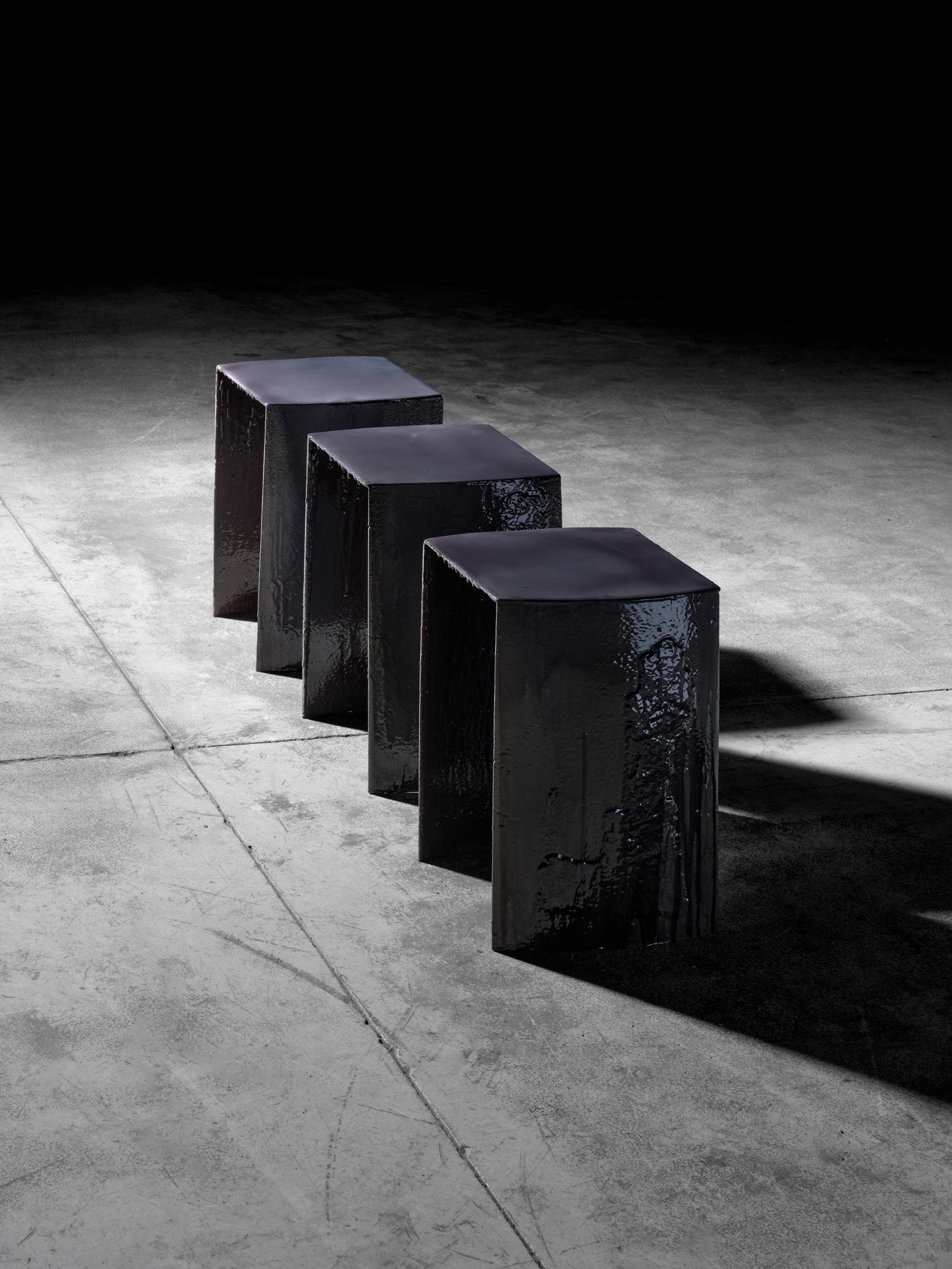 Fait main Tabouret brume arsenic contemporain unique en son genre en vente