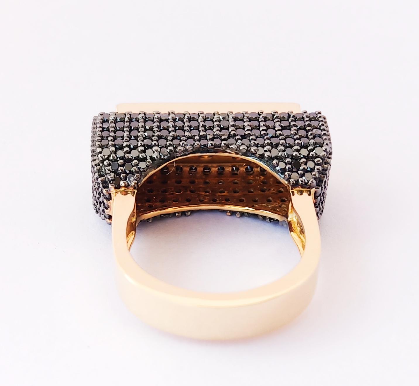 Contemporary One of a Kind Colored Diamond 18 Karat Yellow Gold Fashion Ring For Sale 6