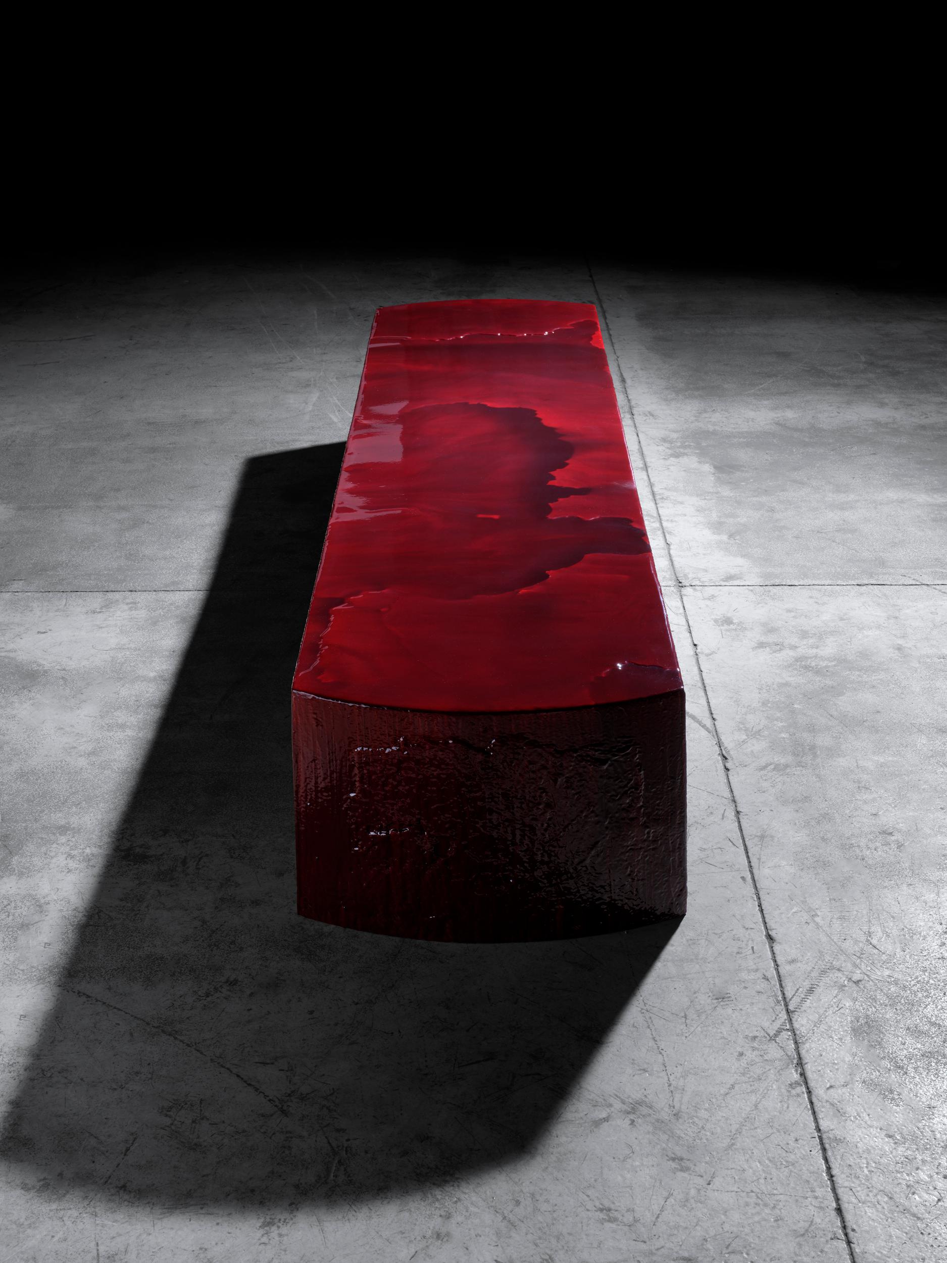 Mesa baja de comedor contemporánea y única en su clase Oxblood Waltz Hecho a mano en venta