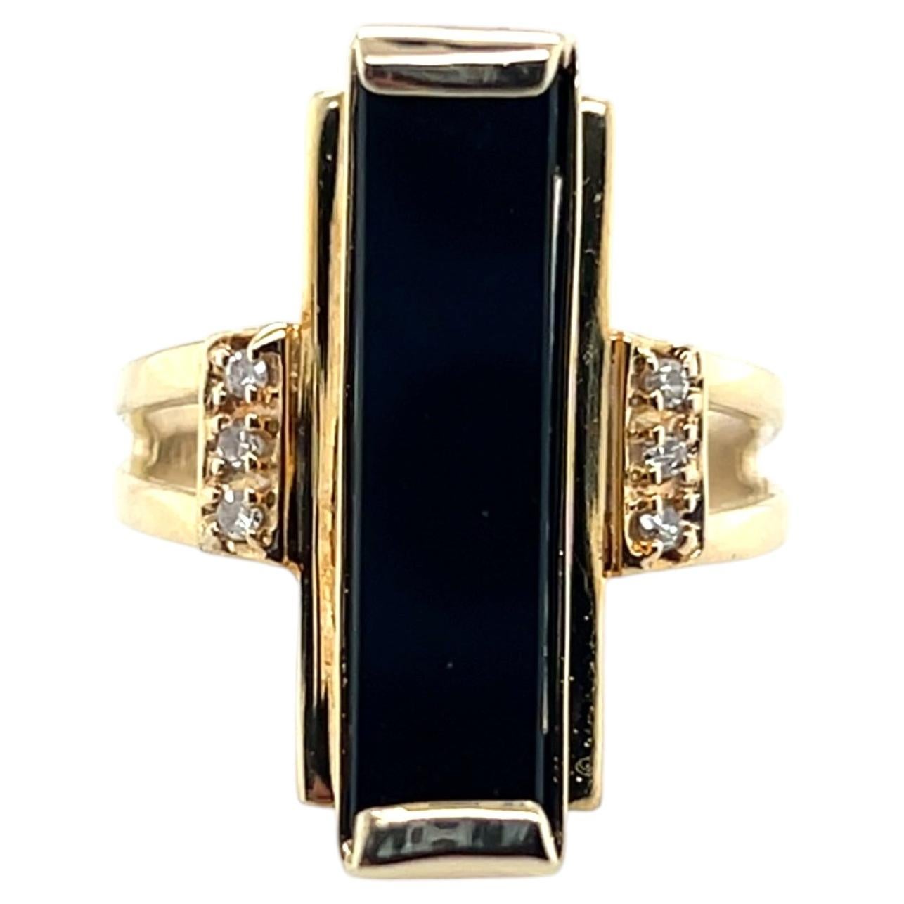 Anillo de Cóctel Contemporáneo de Barra de Ónice y Diamante en Oro Amarillo de 14k