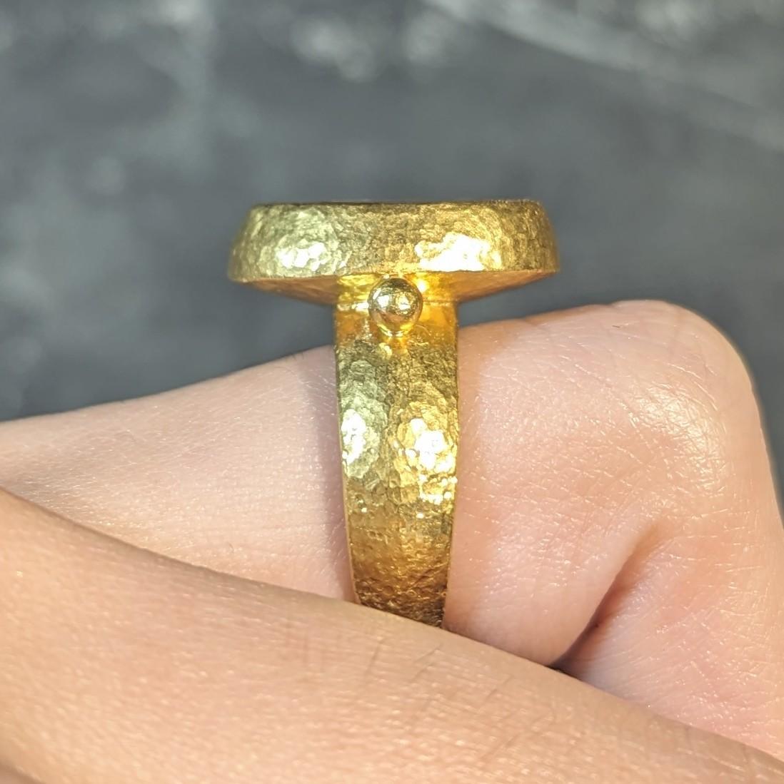 Contemporary Onyx Micro-Mosaic 22 Karat Yellow Gold Greek Parthenon Ring For Sale 5