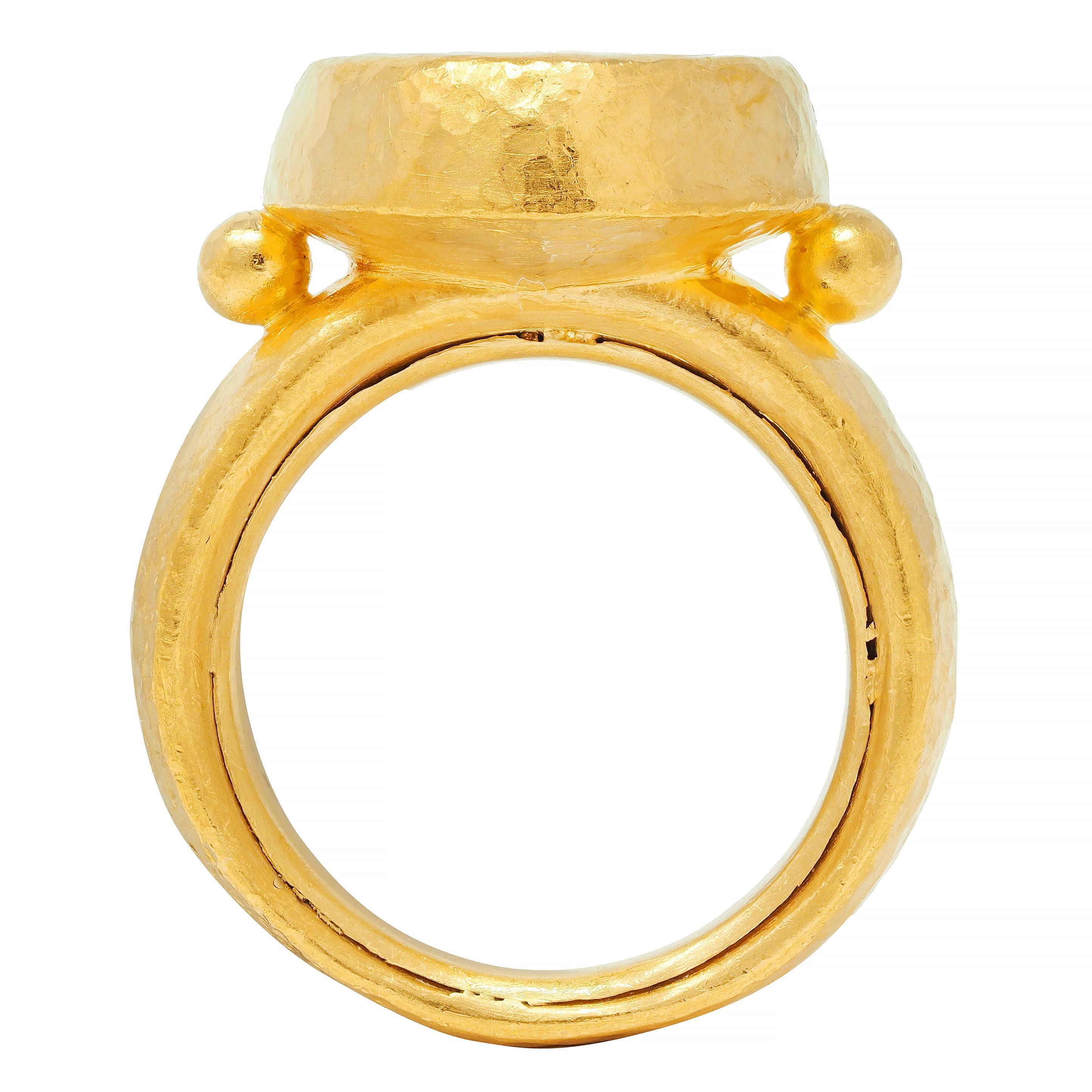 Contemporary Onyx Micro-Mosaic 22 Karat Yellow Gold Greek Parthenon Ring For Sale 3