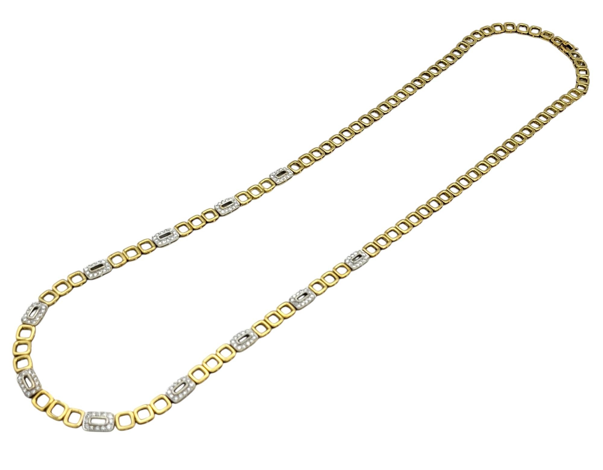 Taglio rotondo Collana a maglie lunghe in oro giallo 18 carati con pavé quadrato aperto e contemporaneo di diamanti in vendita