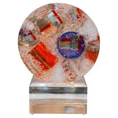 Escultura contemporánea de acrílico multicolor naranja y azul