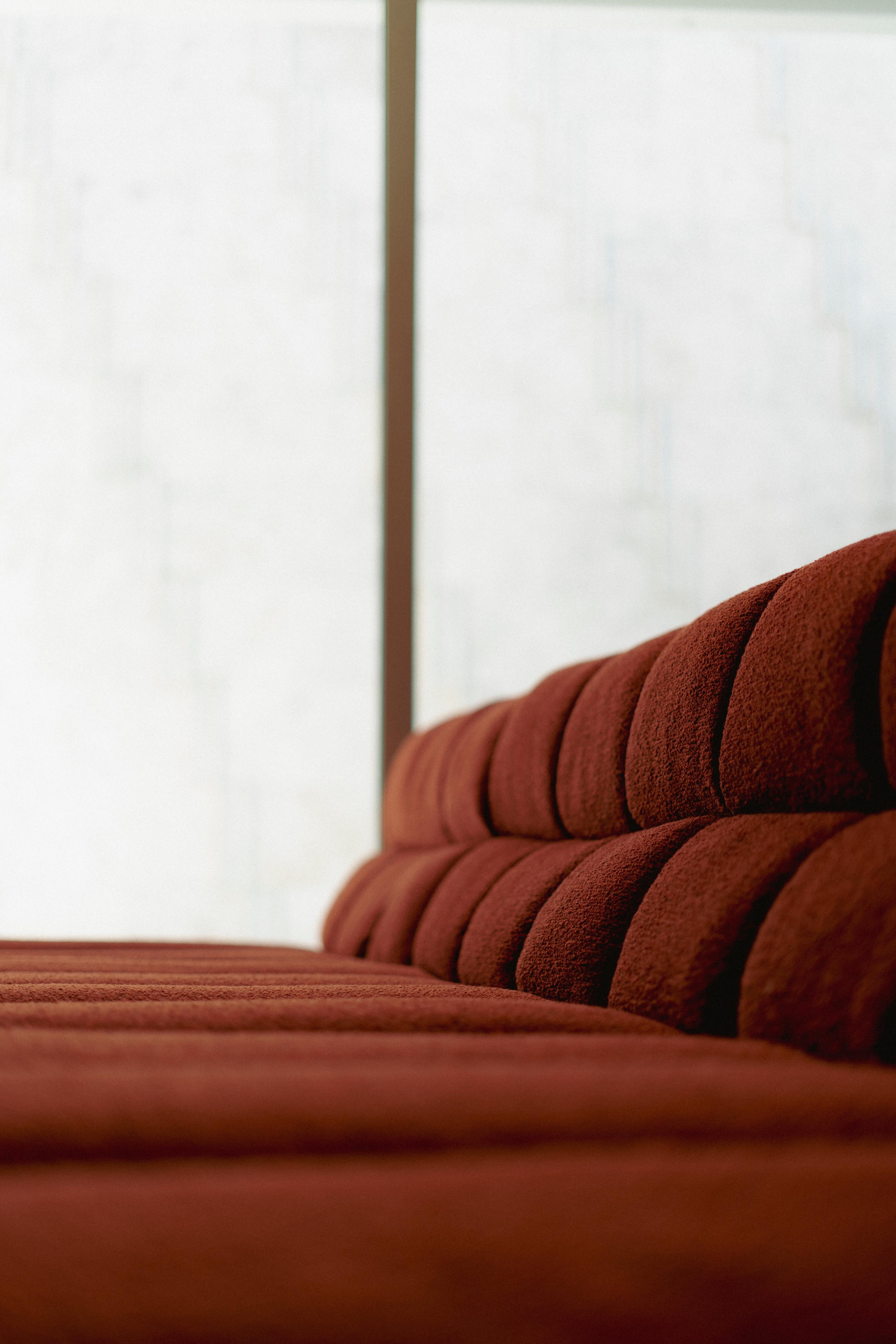 Zeitgenössisches orangefarbenes Sofa „Palmo“ von Amura Lab, Leder Nabuck 19 im Angebot 4