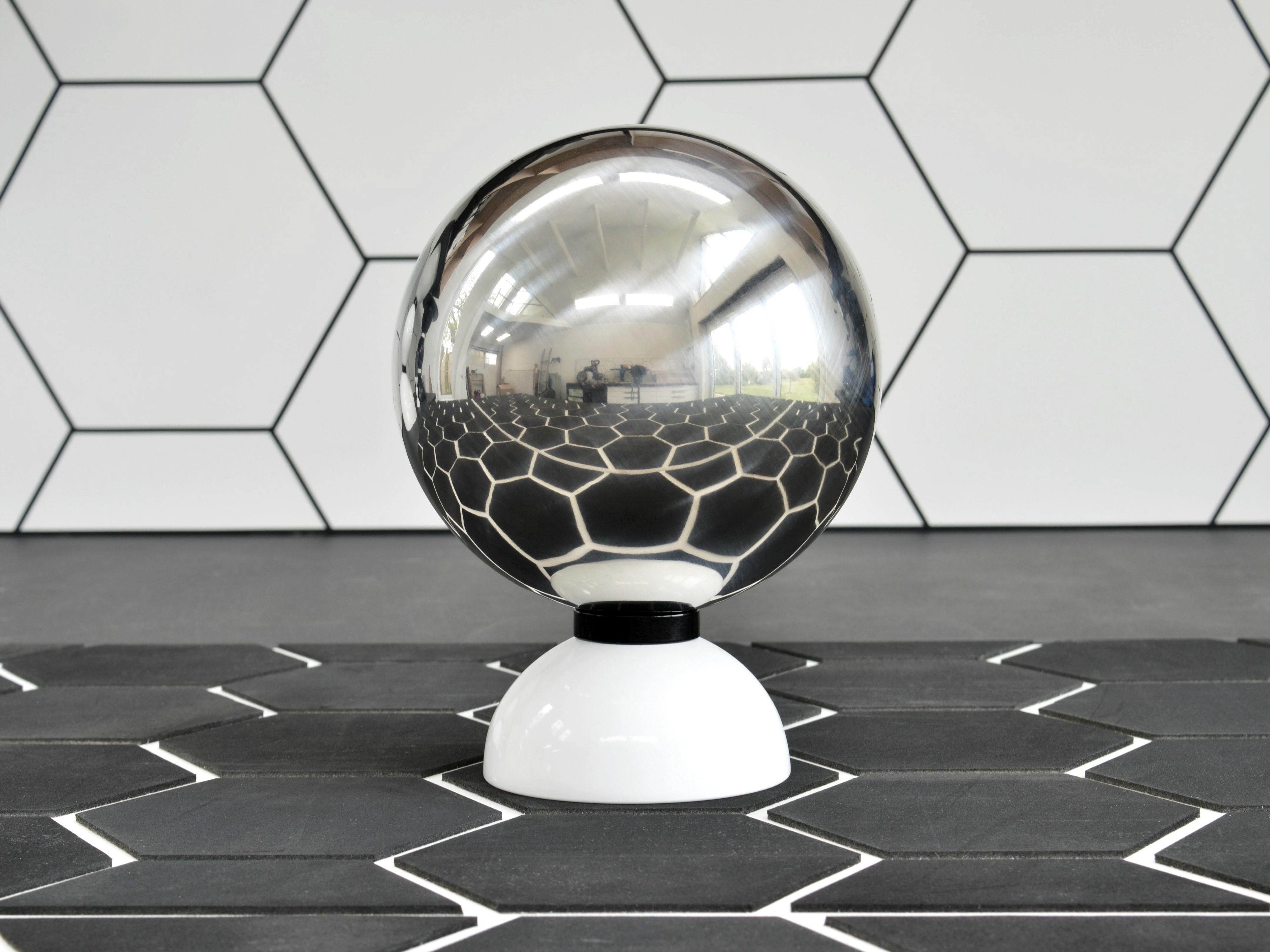 Ère spatiale Miroir orbe contemporain par Connor Holland en vente