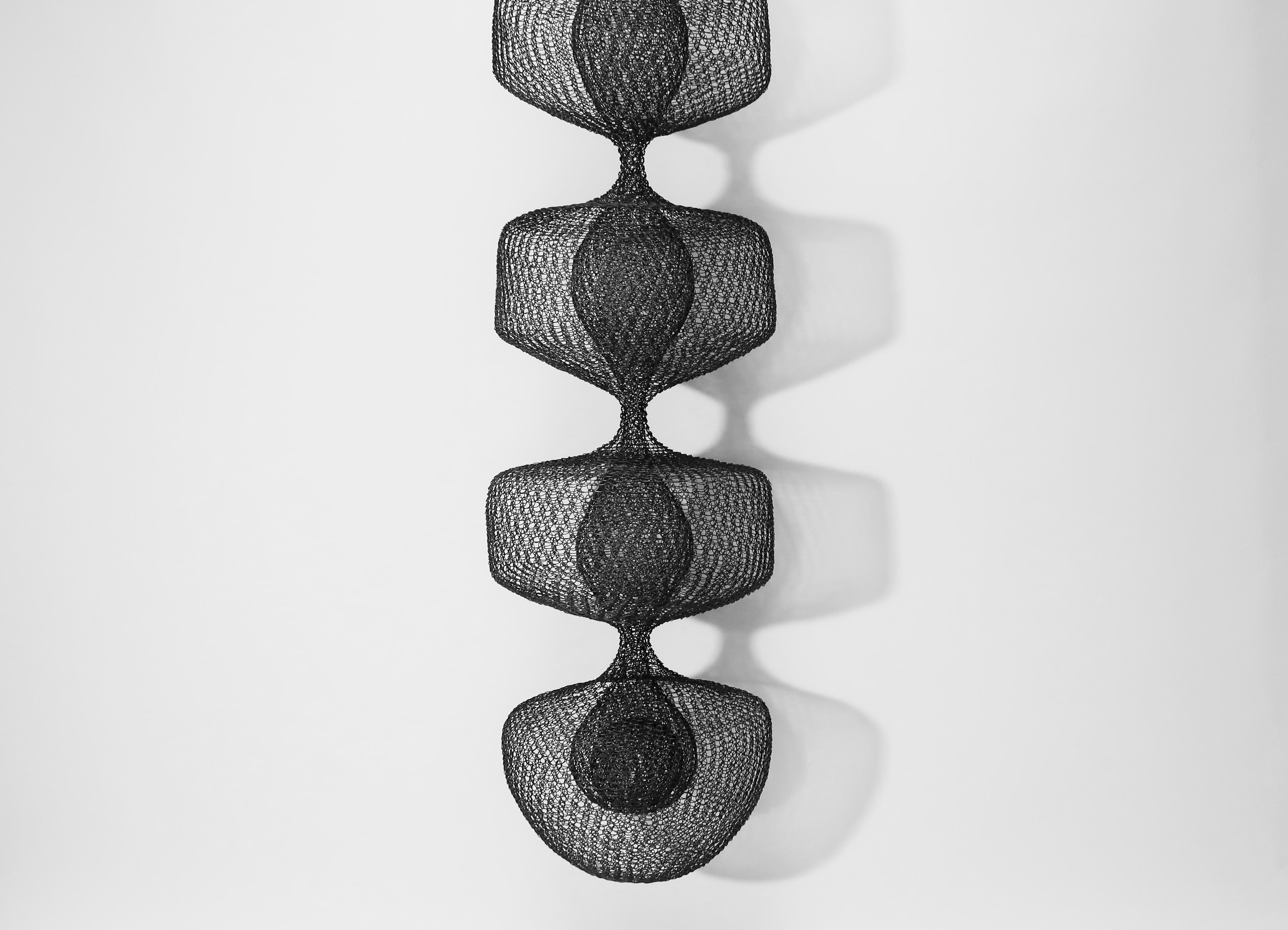 Francese Scultura organica contemporanea appesa in filo di rete intrecciata di Ulrikk Dufossé, Francia in vendita