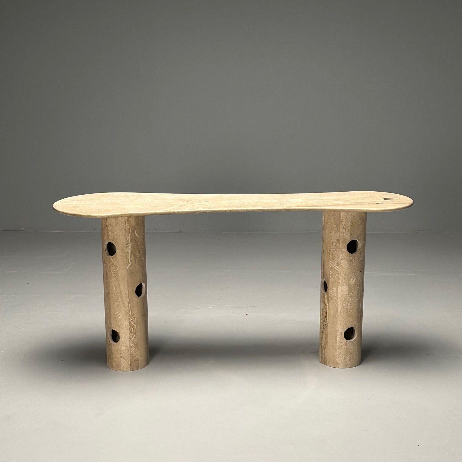 Contemporaneo, Moderno organico, Tavolo consolle, Doppio piedistallo, Marmo beige, Travertino

Consolle contemporanea con design a fori aperti. Questo esempio è realizzato in un marmo beige che ricorda molto il travertino. Questo annuncio si