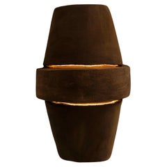Lampada da parete in ceramica marrone, contemporanea, organica e moderna, realizzata a mano in Marocco