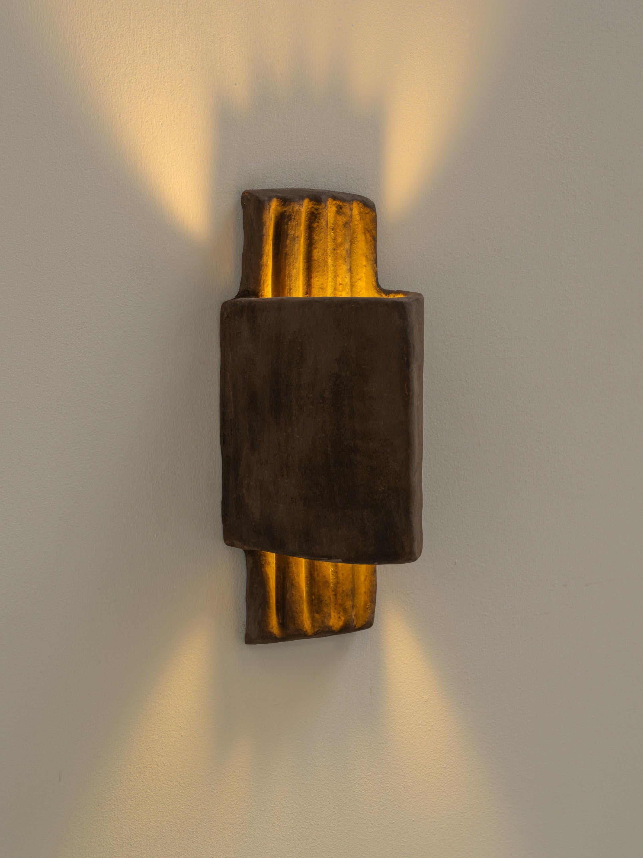 Lights contemporaines en céramique Brown Fabriquées à la main avec de l'argile locale. en vente 5