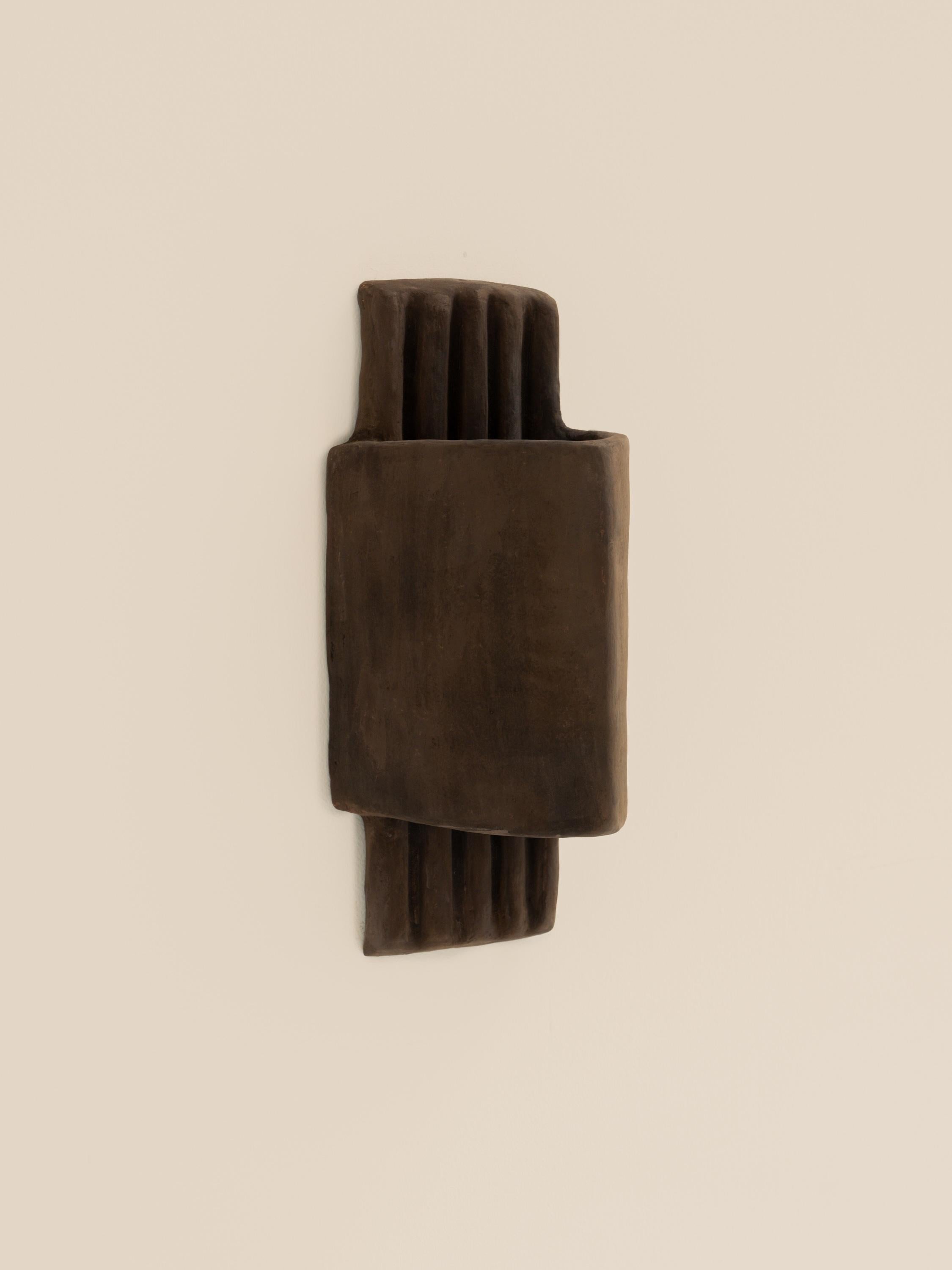 Africain Lights contemporaines en céramique Brown Fabriquées à la main avec de l'argile locale. en vente