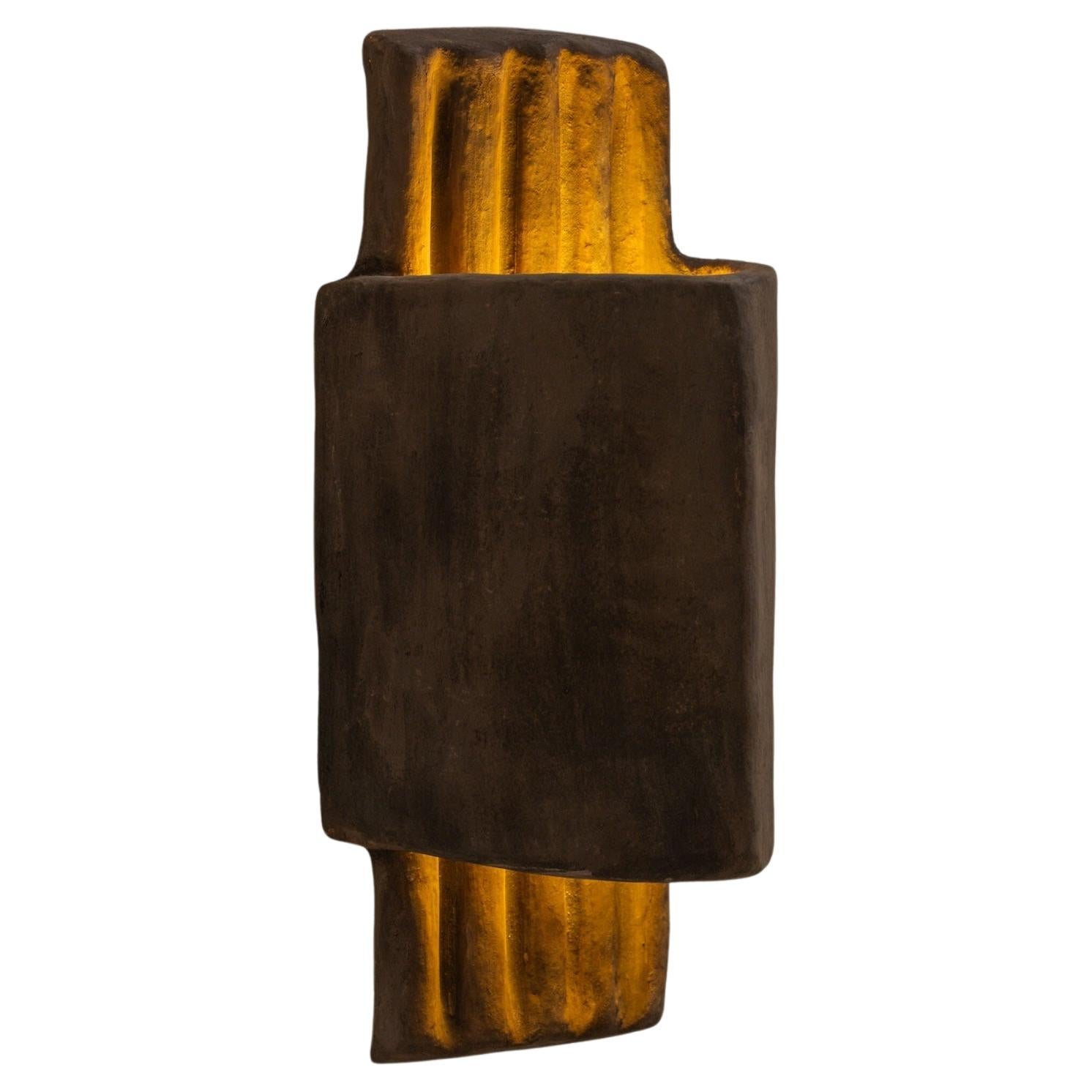 Aplique de cerámica contemporánea marrón de arcilla local, hecho a mano