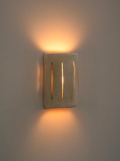 Lampe murale contemporaine en céramique blanche organique moderne marocaine faite à la main