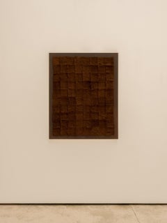 Zeitgenössische organische moderne marokkanische handgesponnene Wolle dunkelbraun Dekorative Kunst