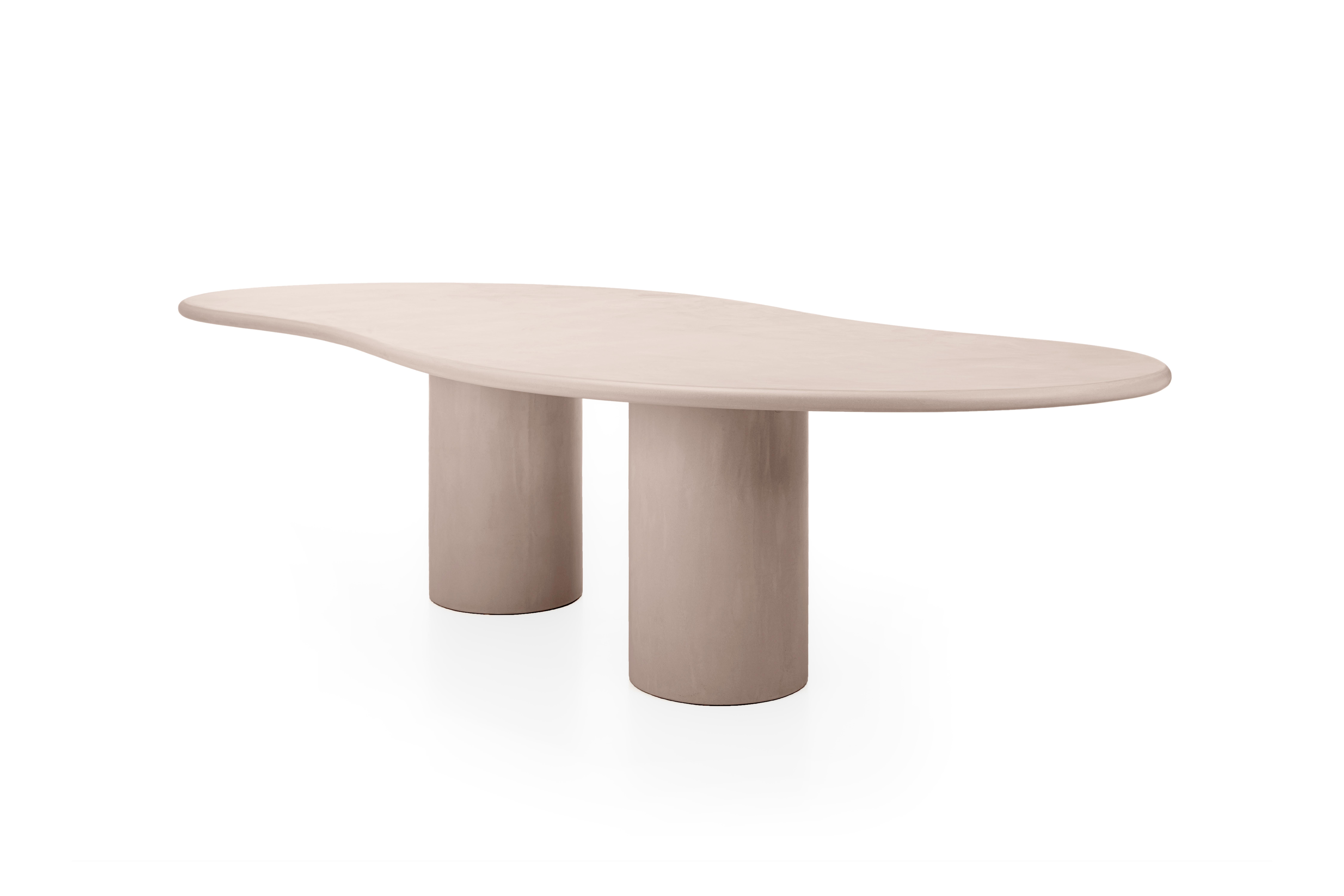 Mesa de yeso natural de diseño belga contemporáneo, hecha a mano, con un carácter texturizado y terroso.

Uso interior (precio exterior +10%)

Adjetivo latino 