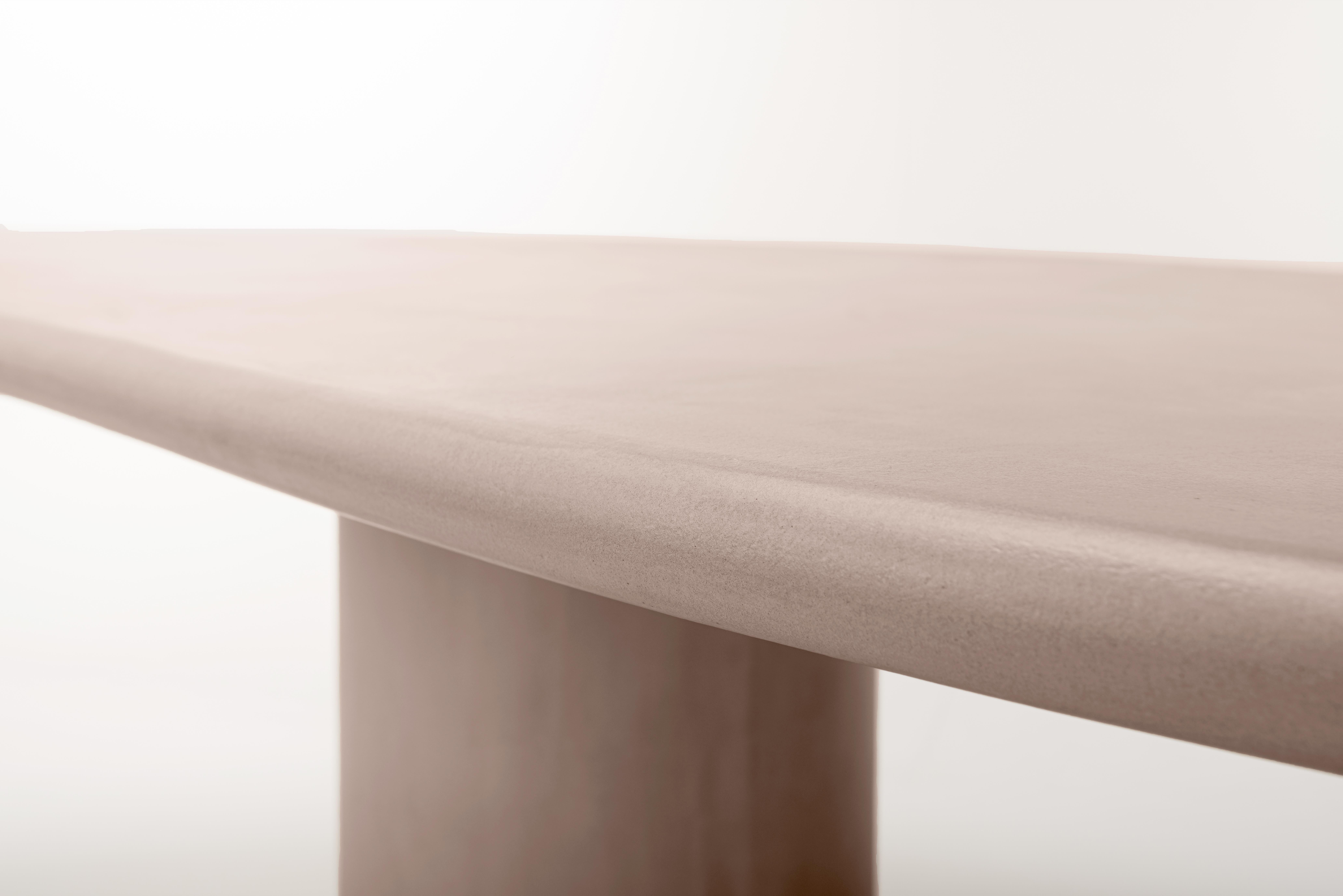 Mesa contemporánea orgánica de yeso natural 