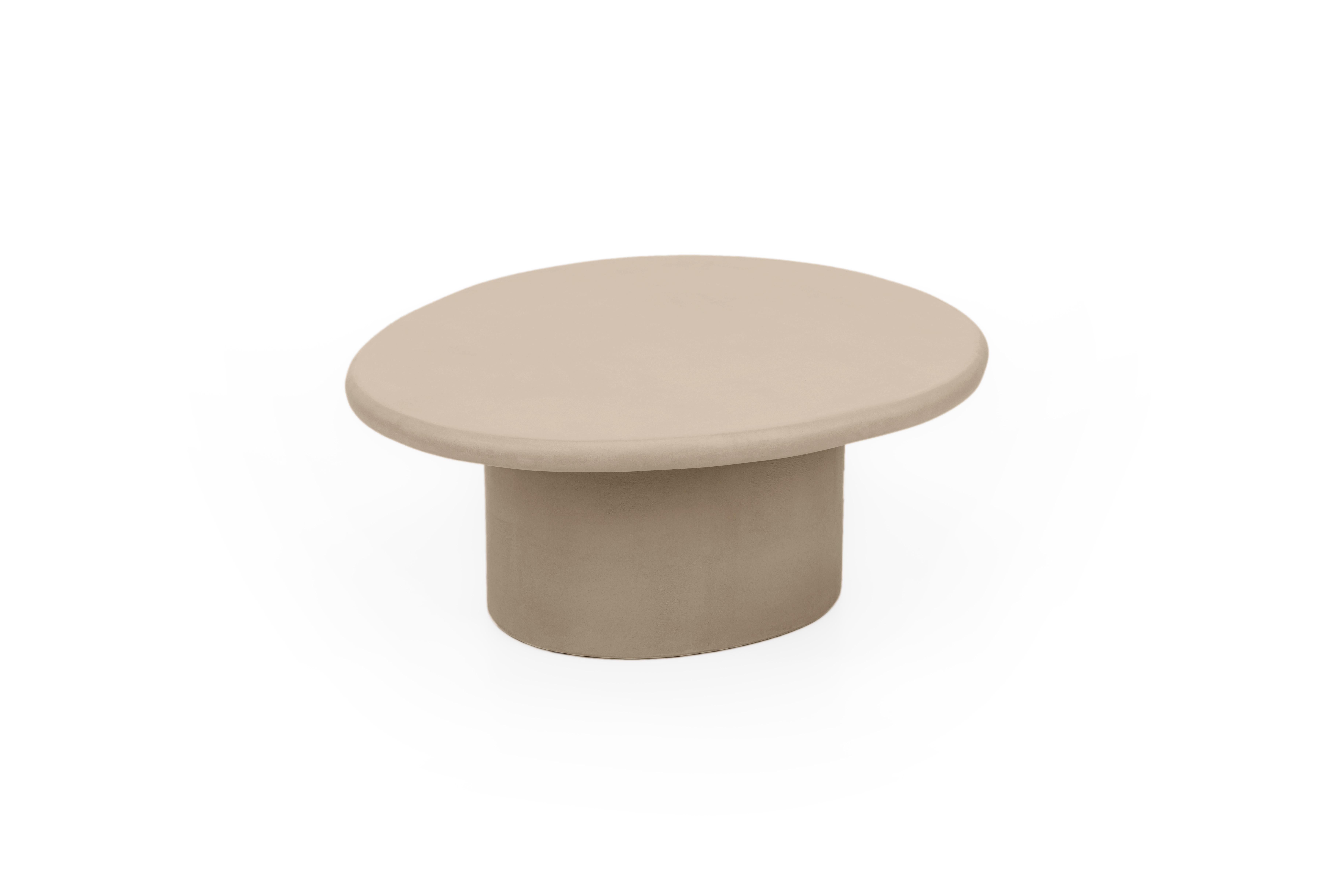 Design/One contemporain, table basse en plâtre naturel faite à la main avec un caractère texturé et terreux.

Utilisation en intérieur (prix extérieur +10%)

Le nom de la Collection S est une combinaison du mot néerlandais 