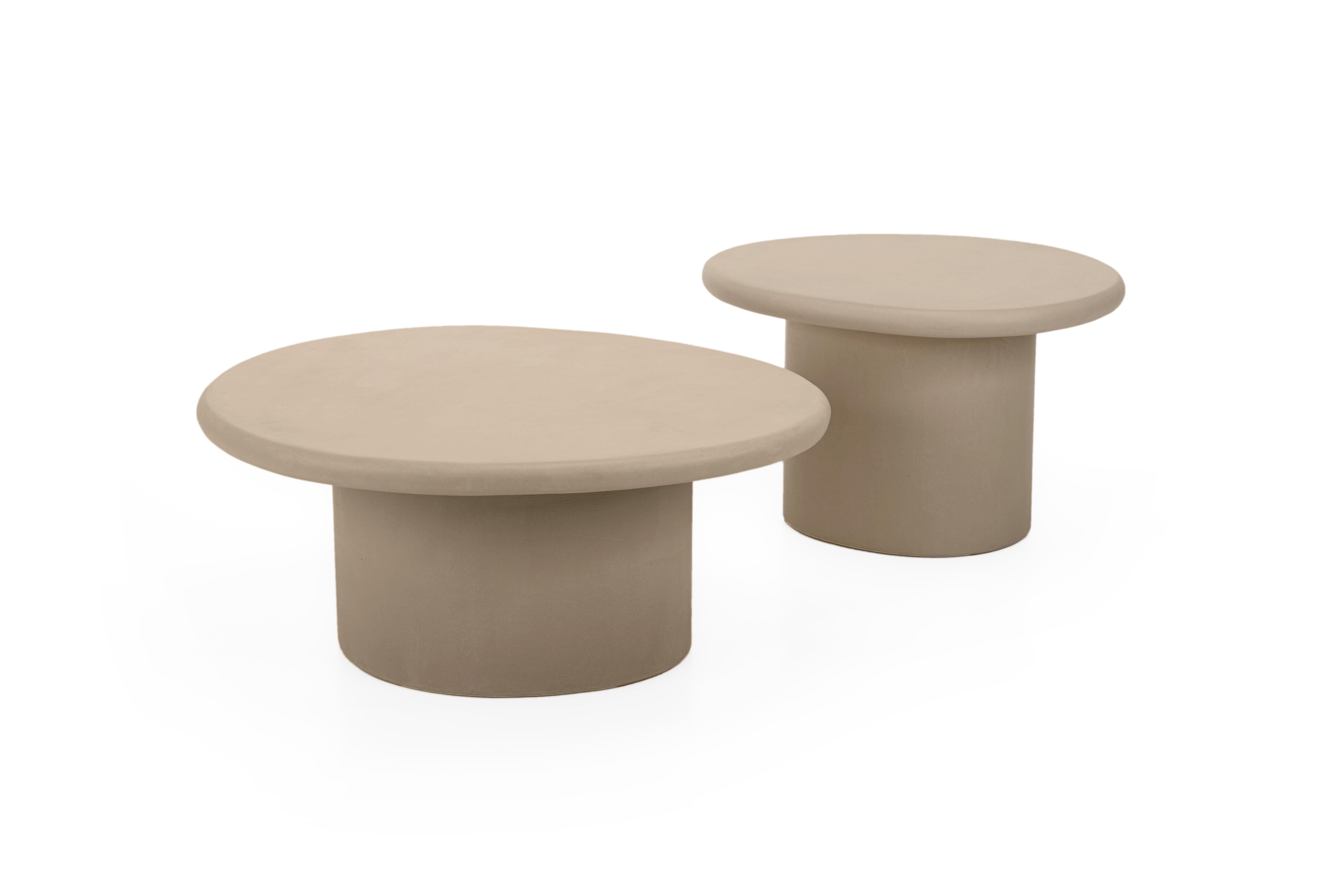 Design/One contemporain, table basse en plâtre naturel faite à la main avec un caractère texturé et terreux.

Utilisation en intérieur (prix extérieur +10%)

Le nom de la Collection S est une combinaison du mot néerlandais 