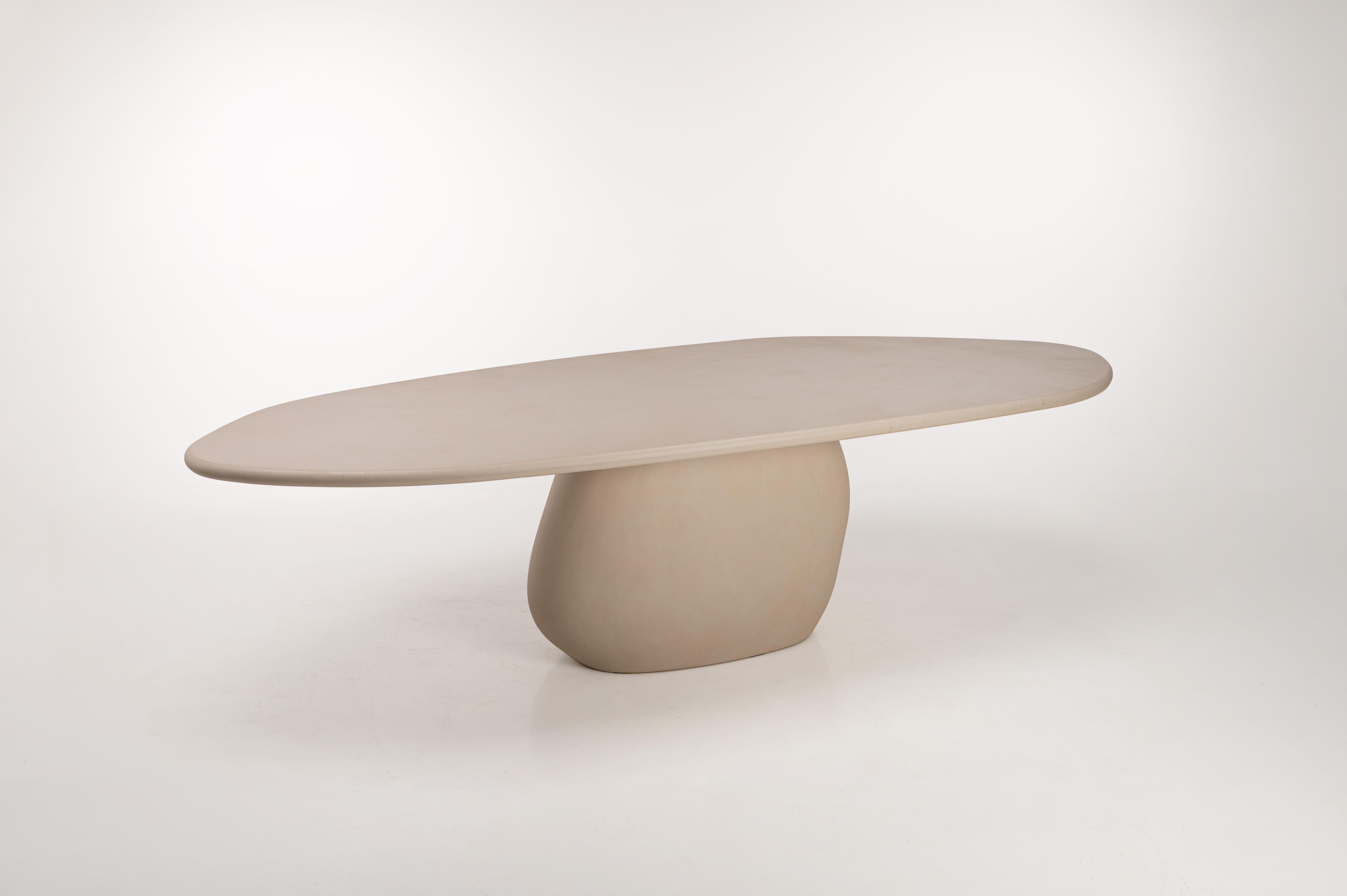 Mesa orgánica contemporánea de escayola con forma de roca 300 cm by Isabelle Beaumont Hecho a mano en venta